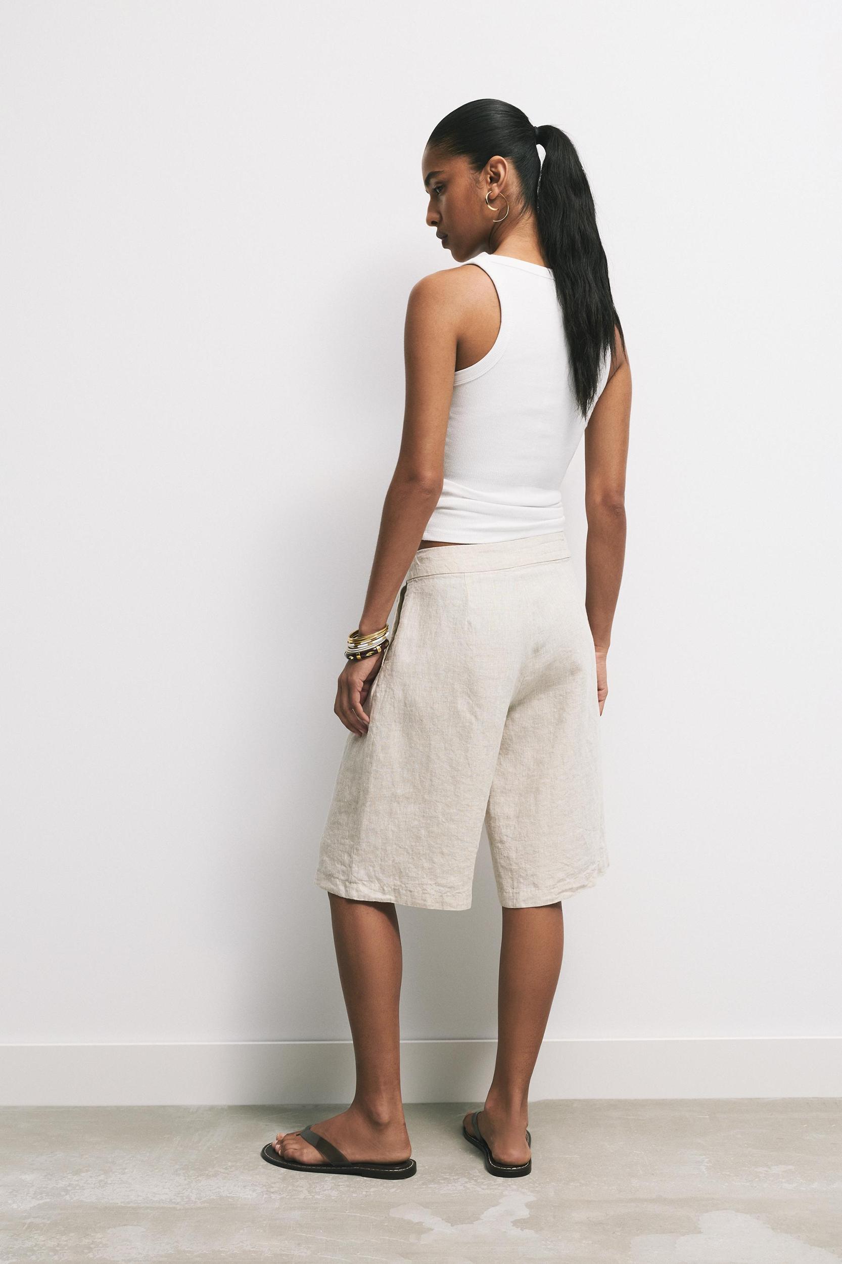 100% linen Bermuda shorts Product Image