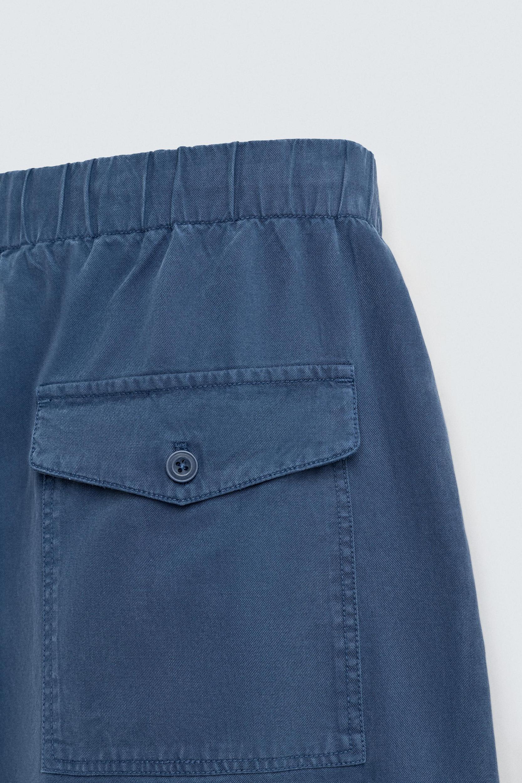 RELAXED FIT LYOCELL-COTTON SHORTS Product Image