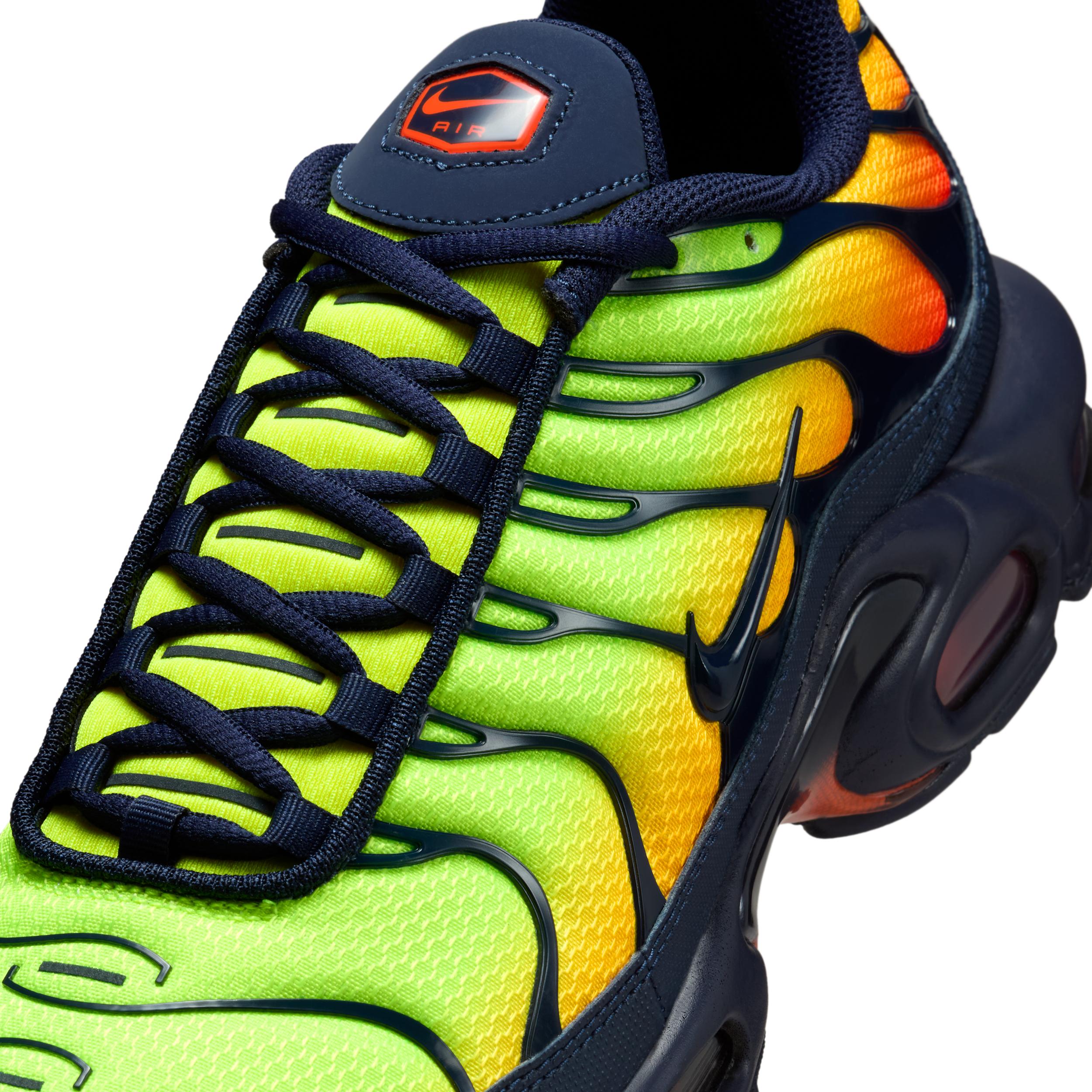 Nike Mens Air Max Plus Shoes | DM0032-701 Product Image