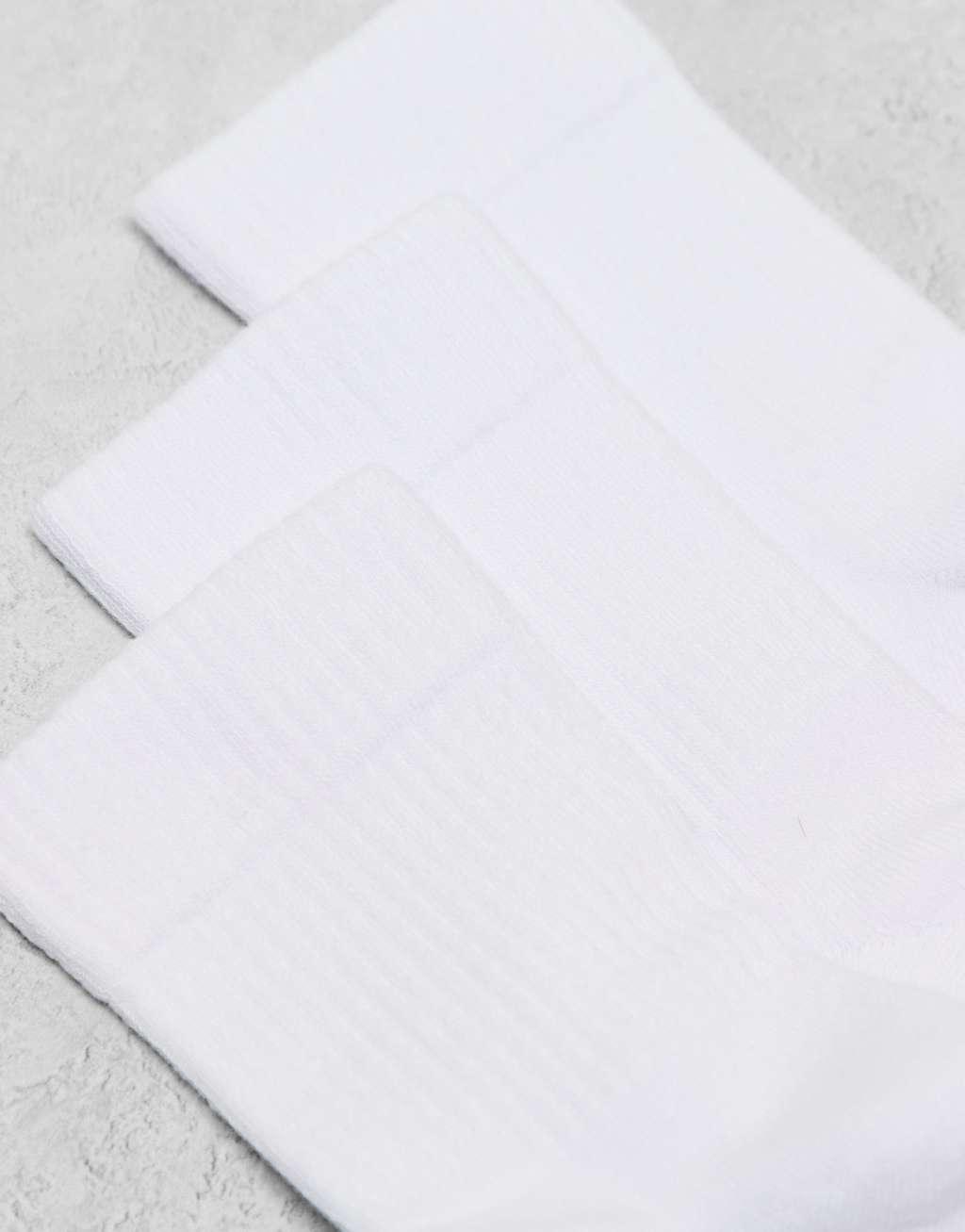 4505 Icon 3 pack quick dry crew sport socks in white  Product Image