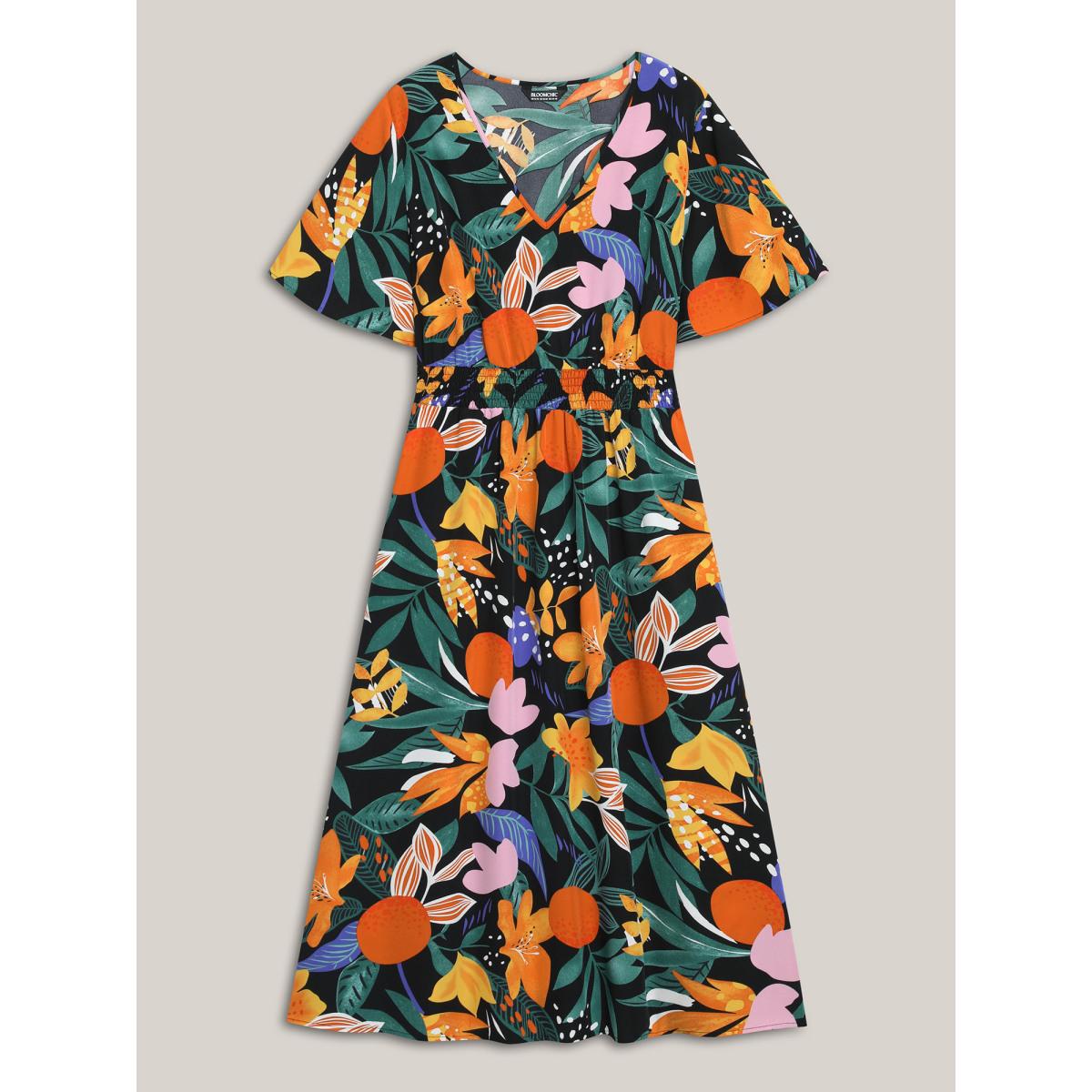Plus Size Tropical Floral Print Shirred Pockets Midi Dress Black Women V-neck Short sleeve Curvy BloomChic 28/5X Product Image