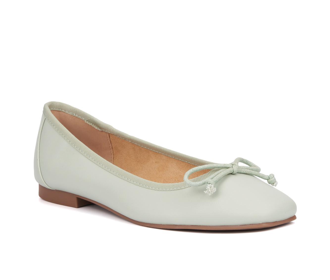 Women's New York and Company Paulina Flats Product Image