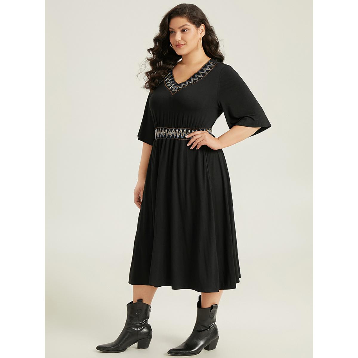 Plus Size Supersoft Essentials Geometric Contrast Webbing Dress Black Women Casual Plain V-neck Half Sleeve Curvy Midi Dress BloomChic 18-20/2X Product Image