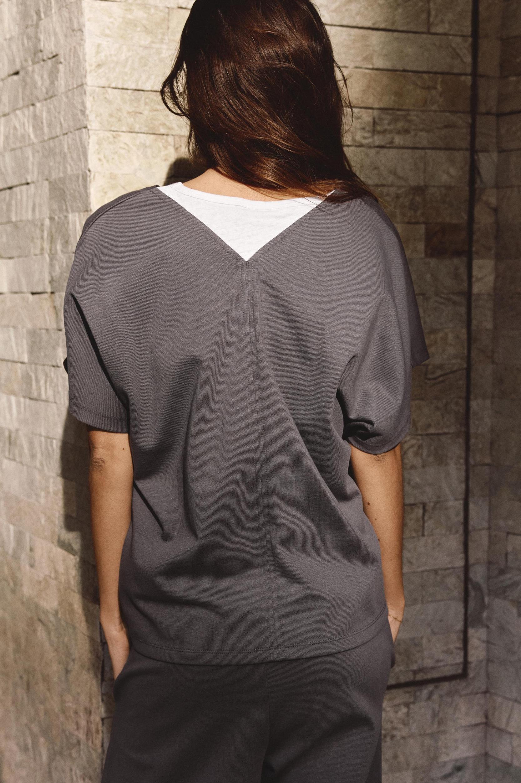 V-NECK COTTON T-SHIRT Product Image