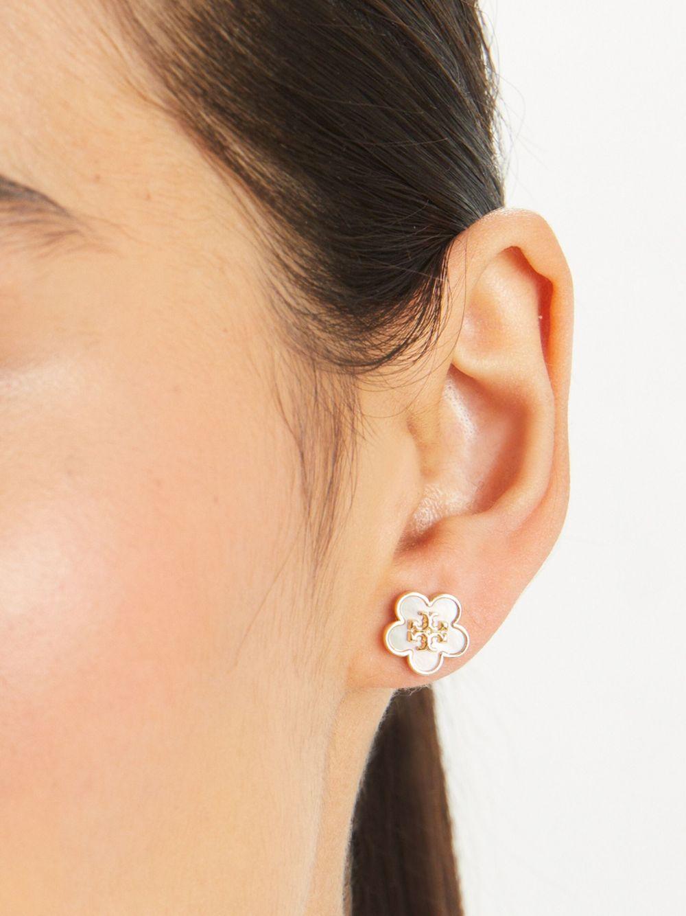 Kira Flower stud earrings Product Image