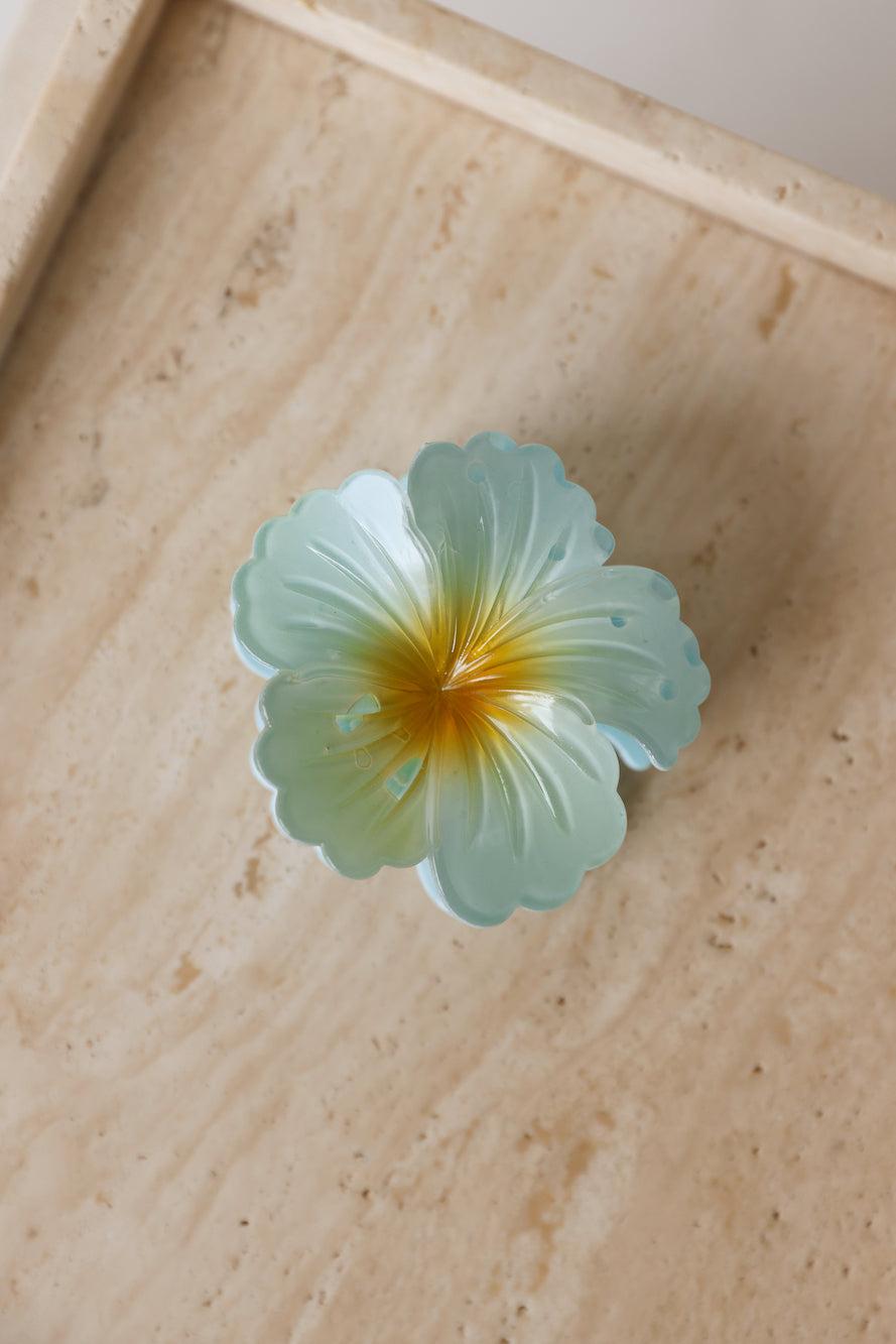 Daisy Dew Claw Clip Blue Product Image