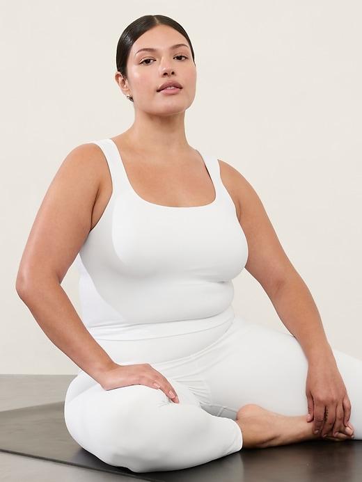 Transcend Square Neck Crop Sports Bra D-DD Product Image