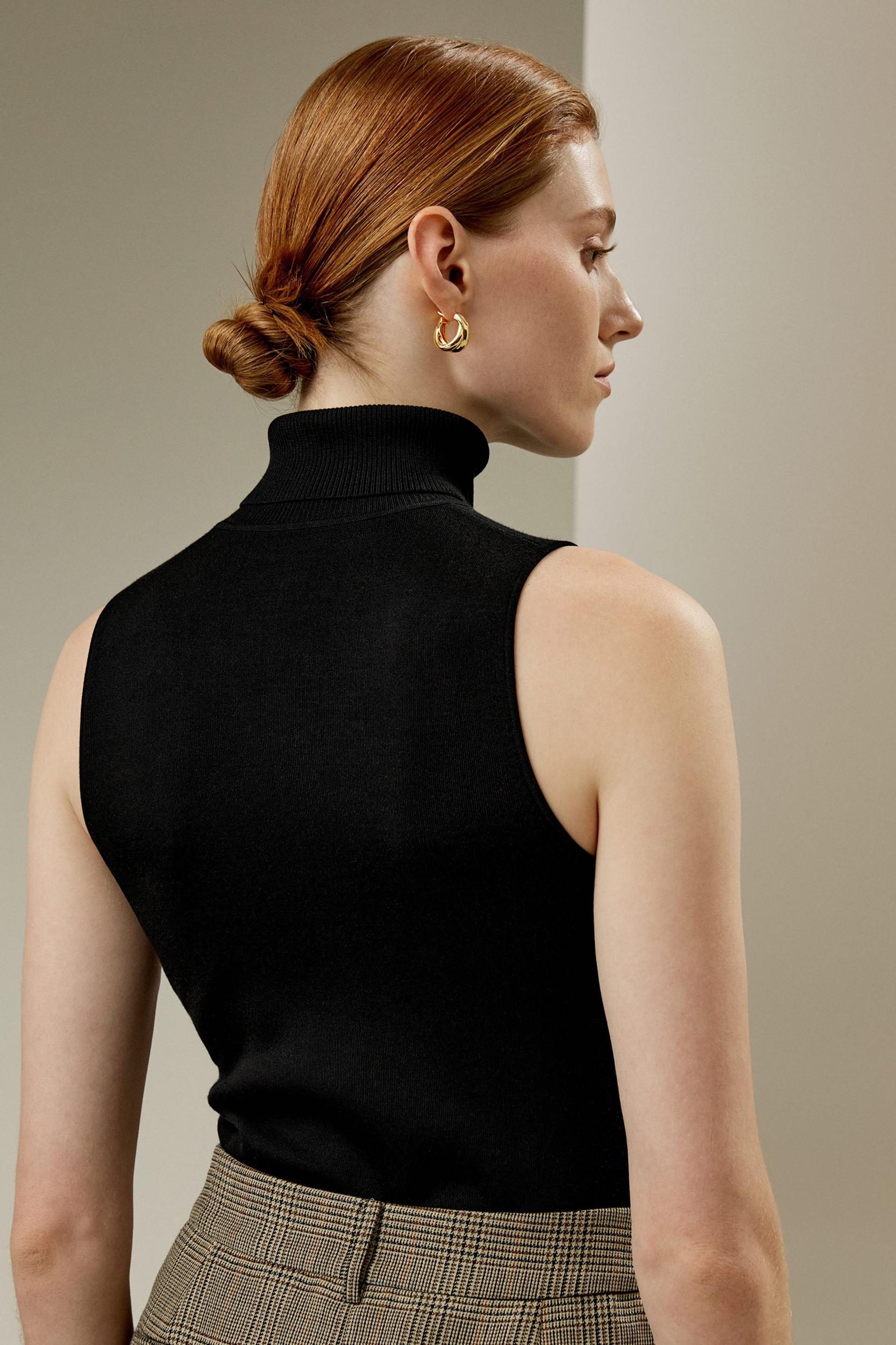 Silk Knitted Turtleneck Sleeveless Top Product Image