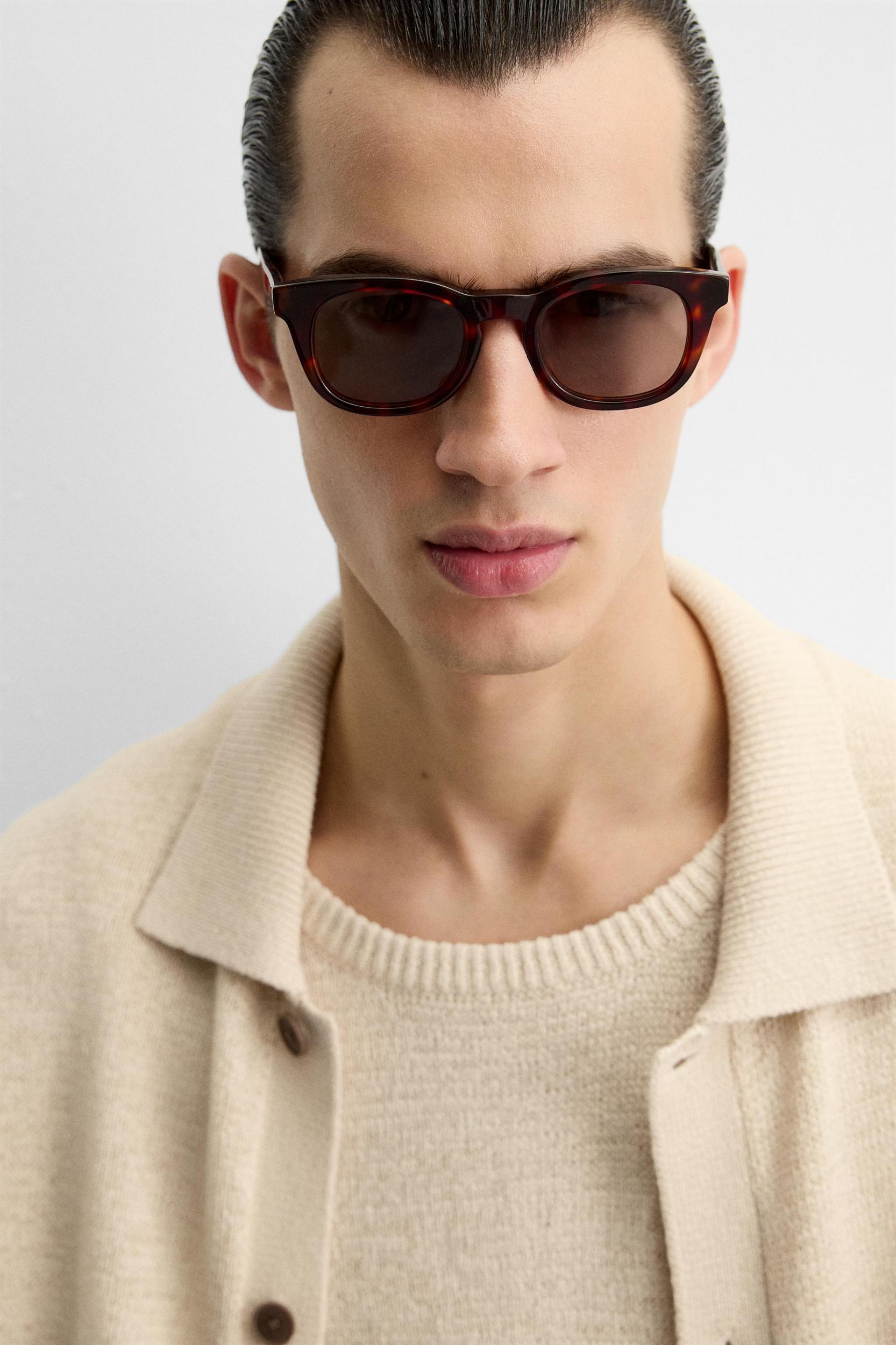 GRADIENT PRINT KNIT SHIRT Product Image