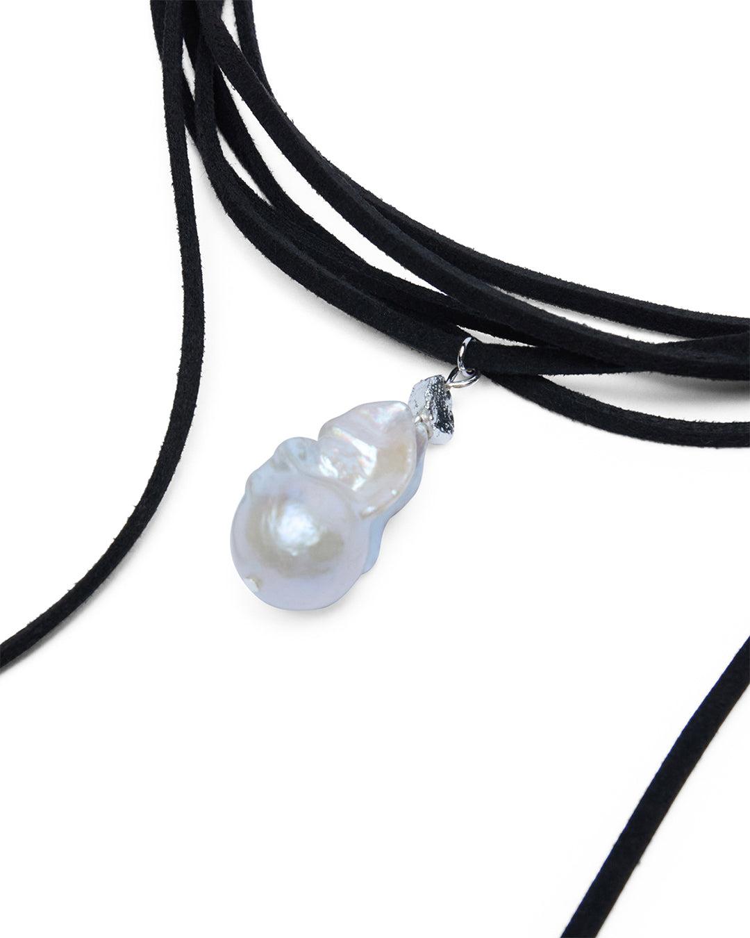 NOIR PEARL CHOKER Female Product Image