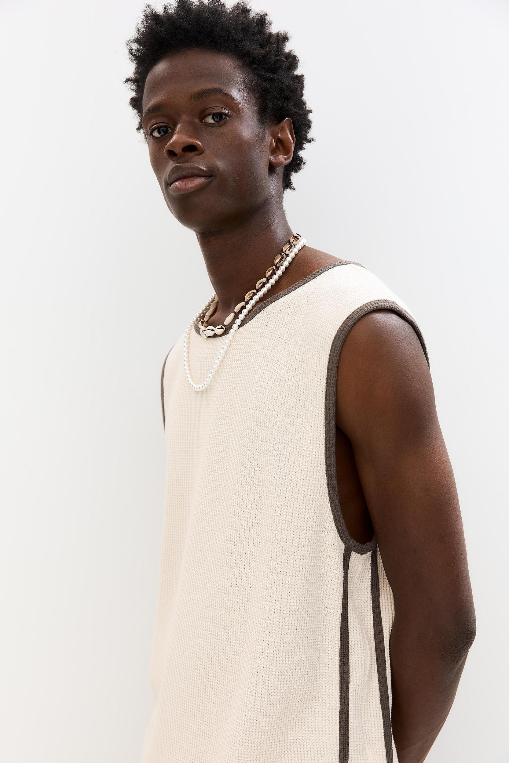 Waffle-texture sleeveless T-shirt Product Image