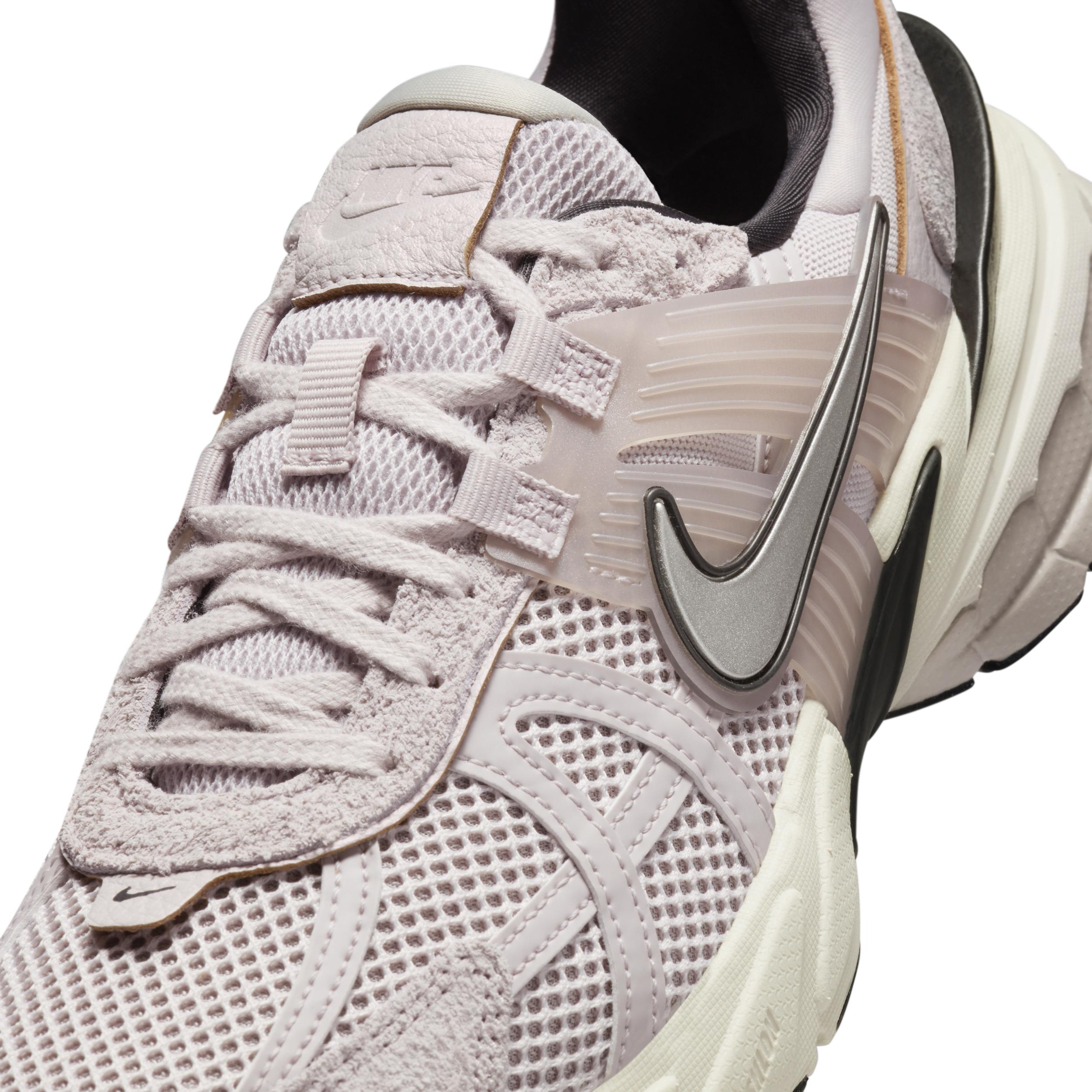 Nike Womens V2K Run Shoes | FN6703-001 Product Image