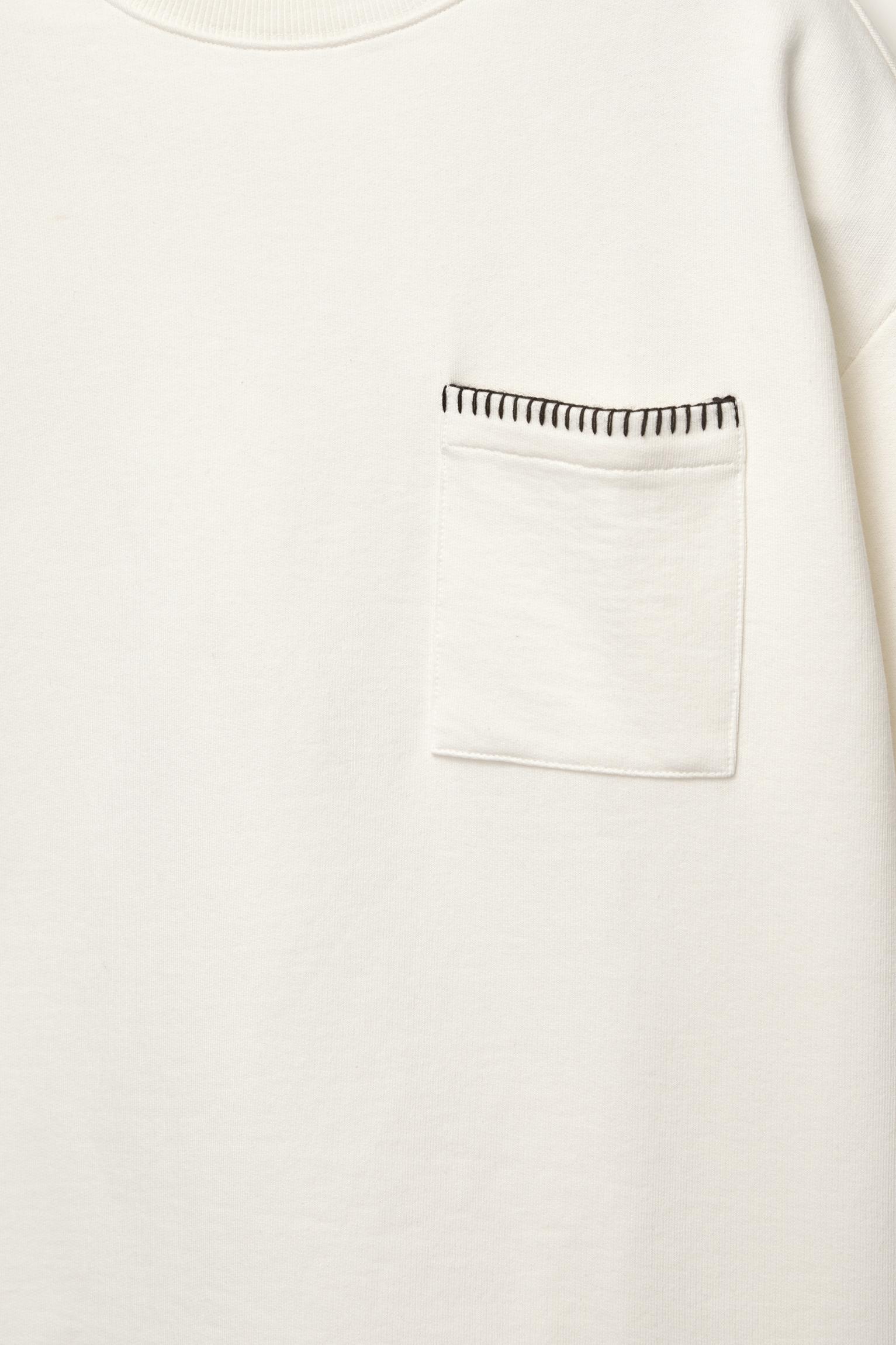T-shirt with contrast seams Product Image
