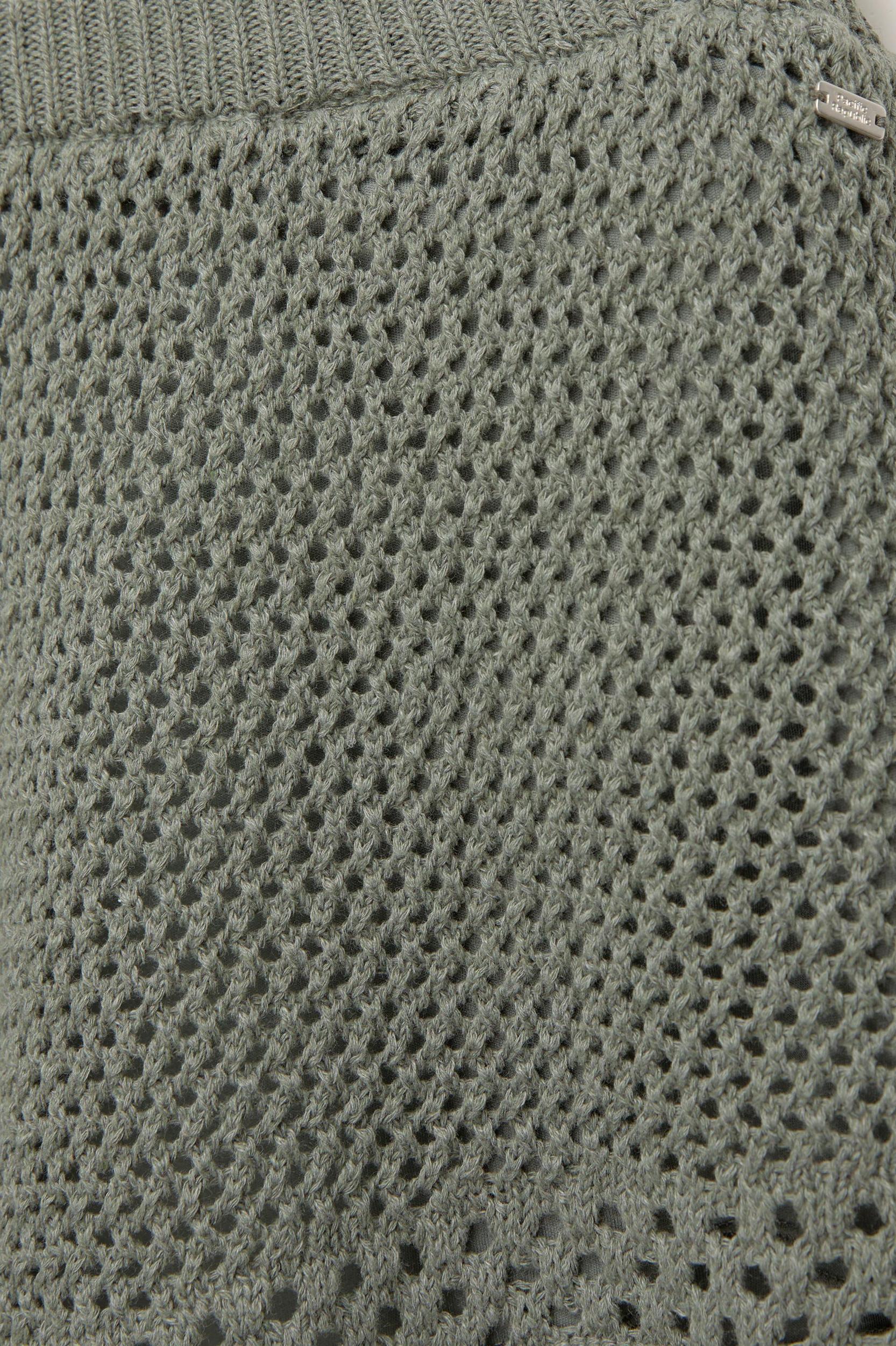 Wavy crochet Bermuda shorts Product Image