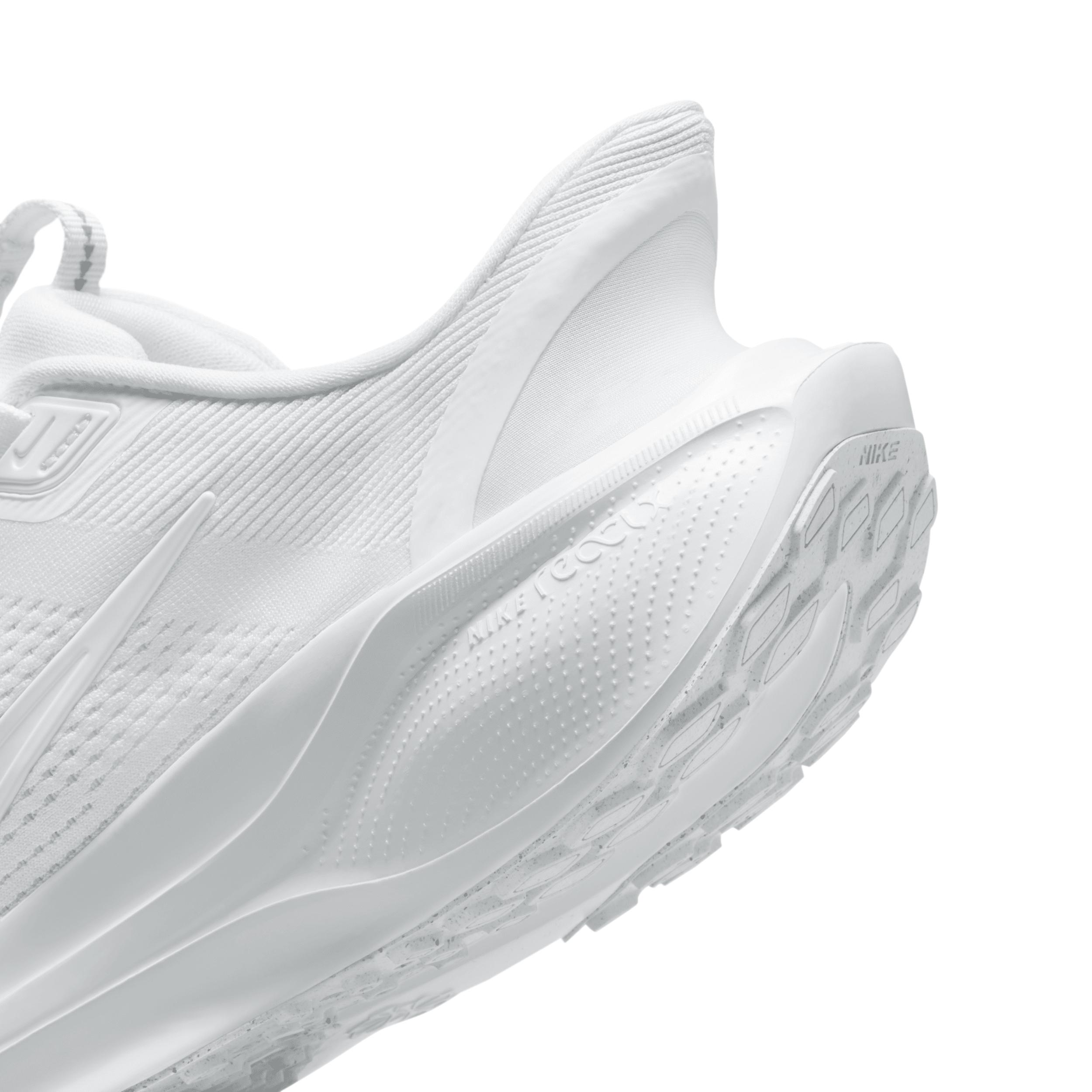 Nike Womens Pegasus EasyOn Road Running Shoes | FQ7844-101 Product Image