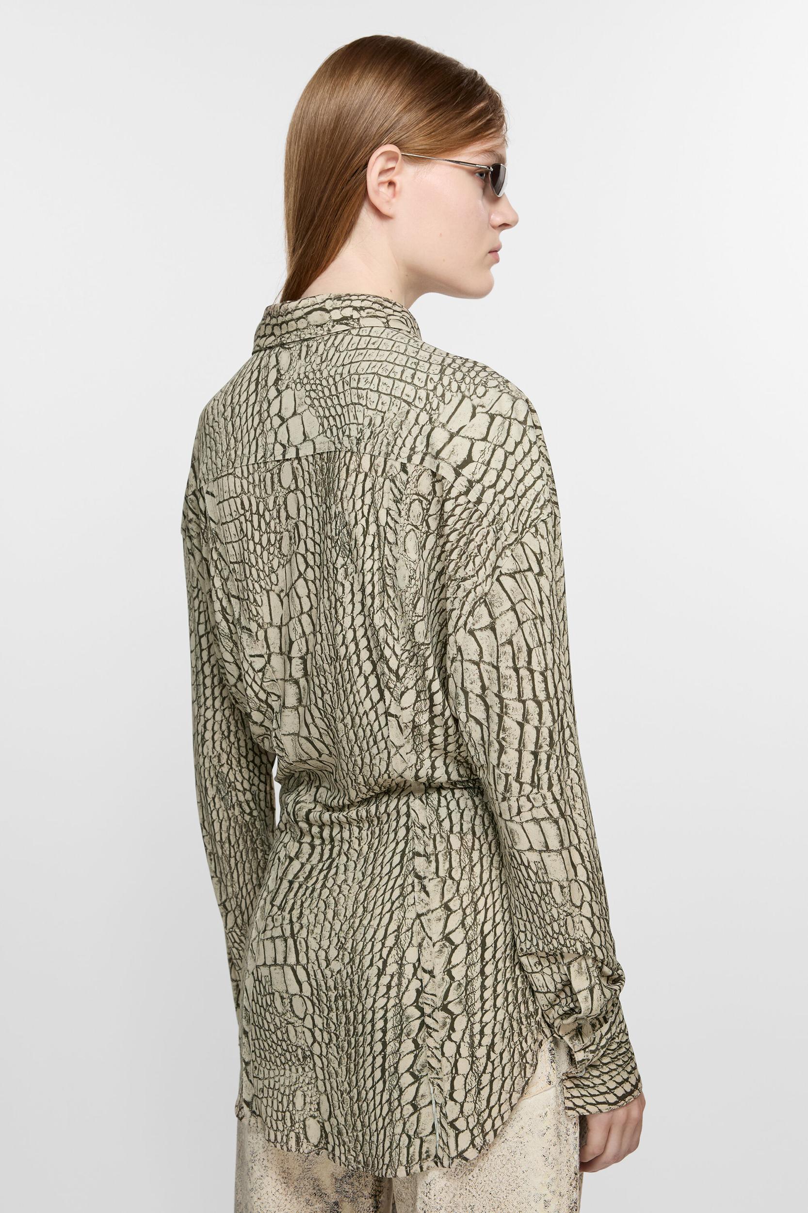 Button-up printed shirt Product Image