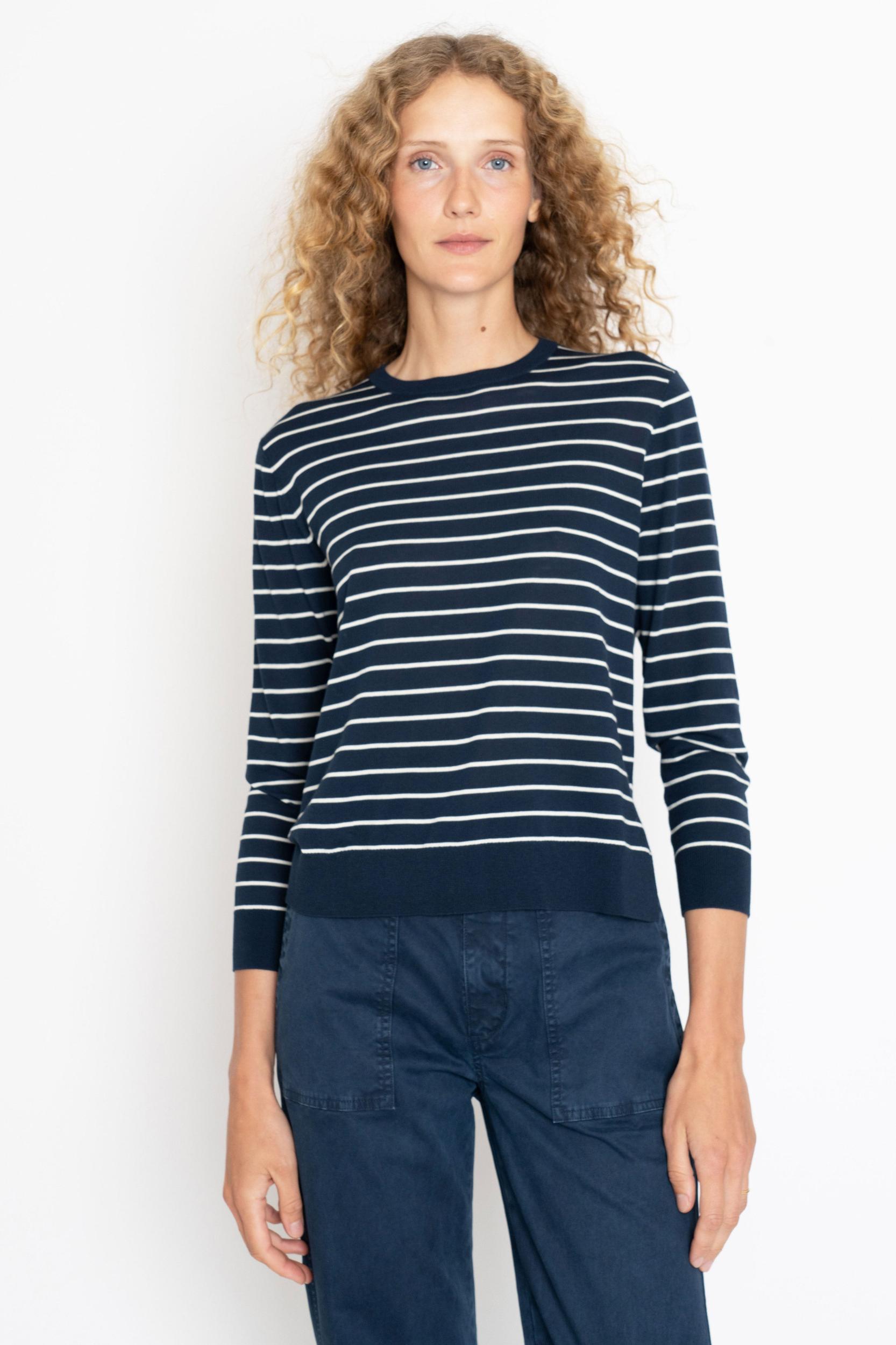 The Larsen - Navy/Cream Female Product Image