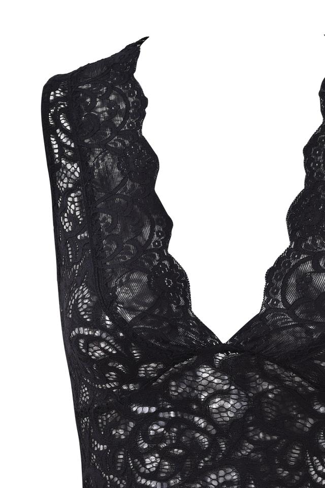 GEMMA SLEEVELESS TOP - BLACK Product Image