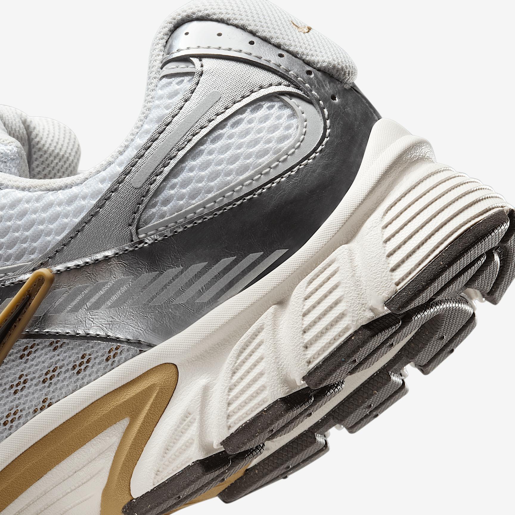 Nike Mens V5 RNR Shoes | HJ5228-104 Product Image