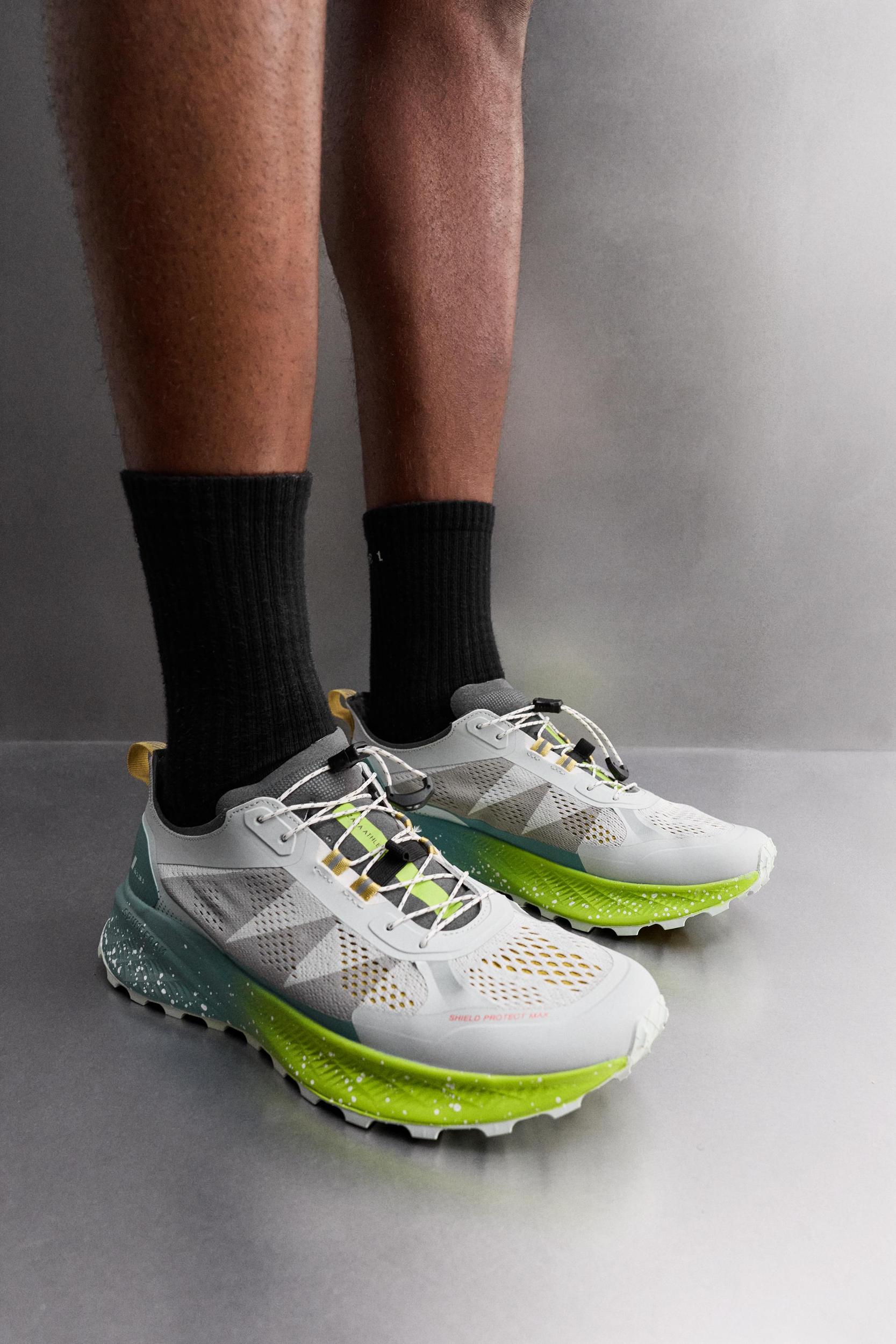 RUNNING SHOES Product Image