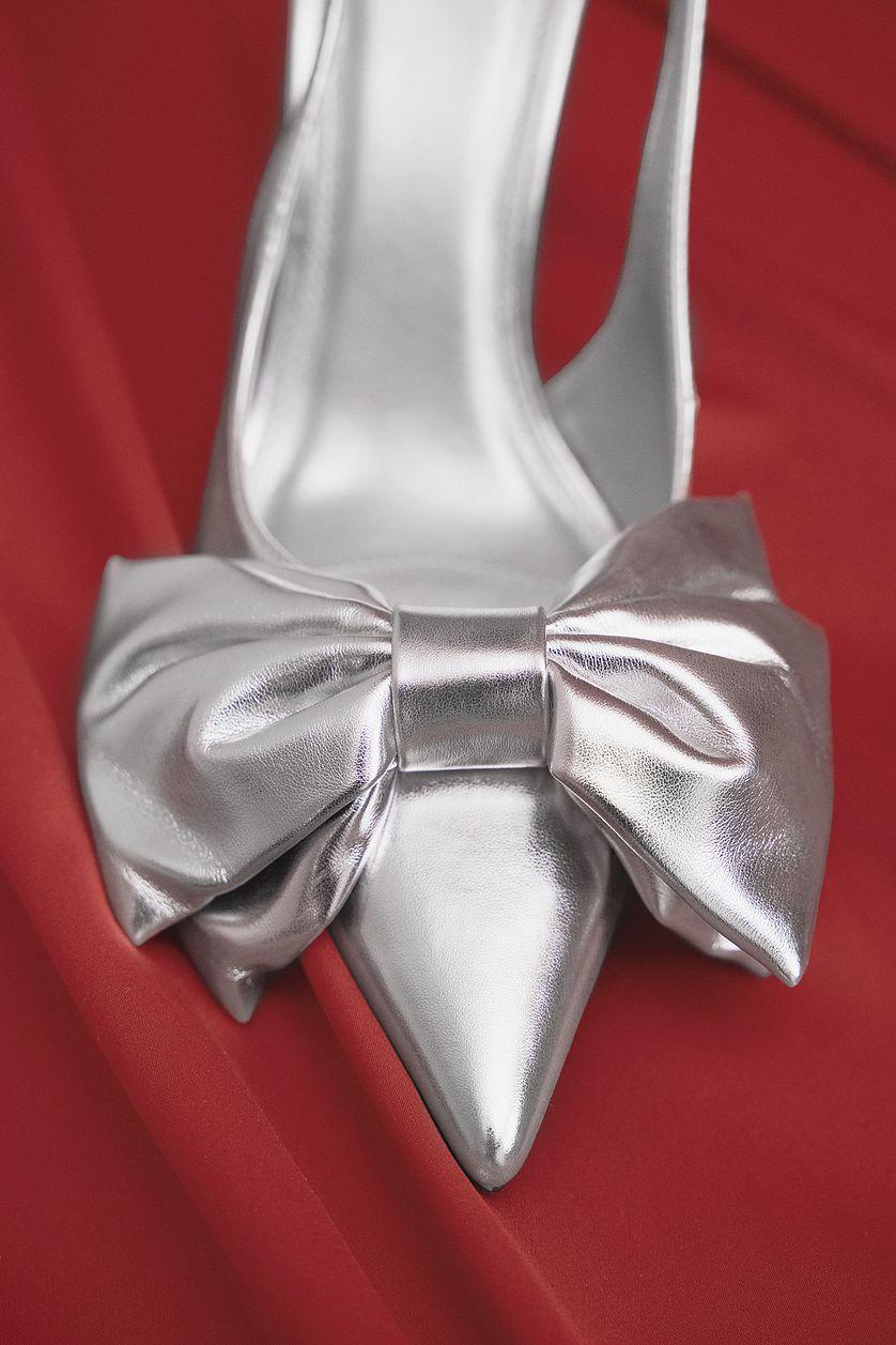 Big Bow Pumps Product Image
