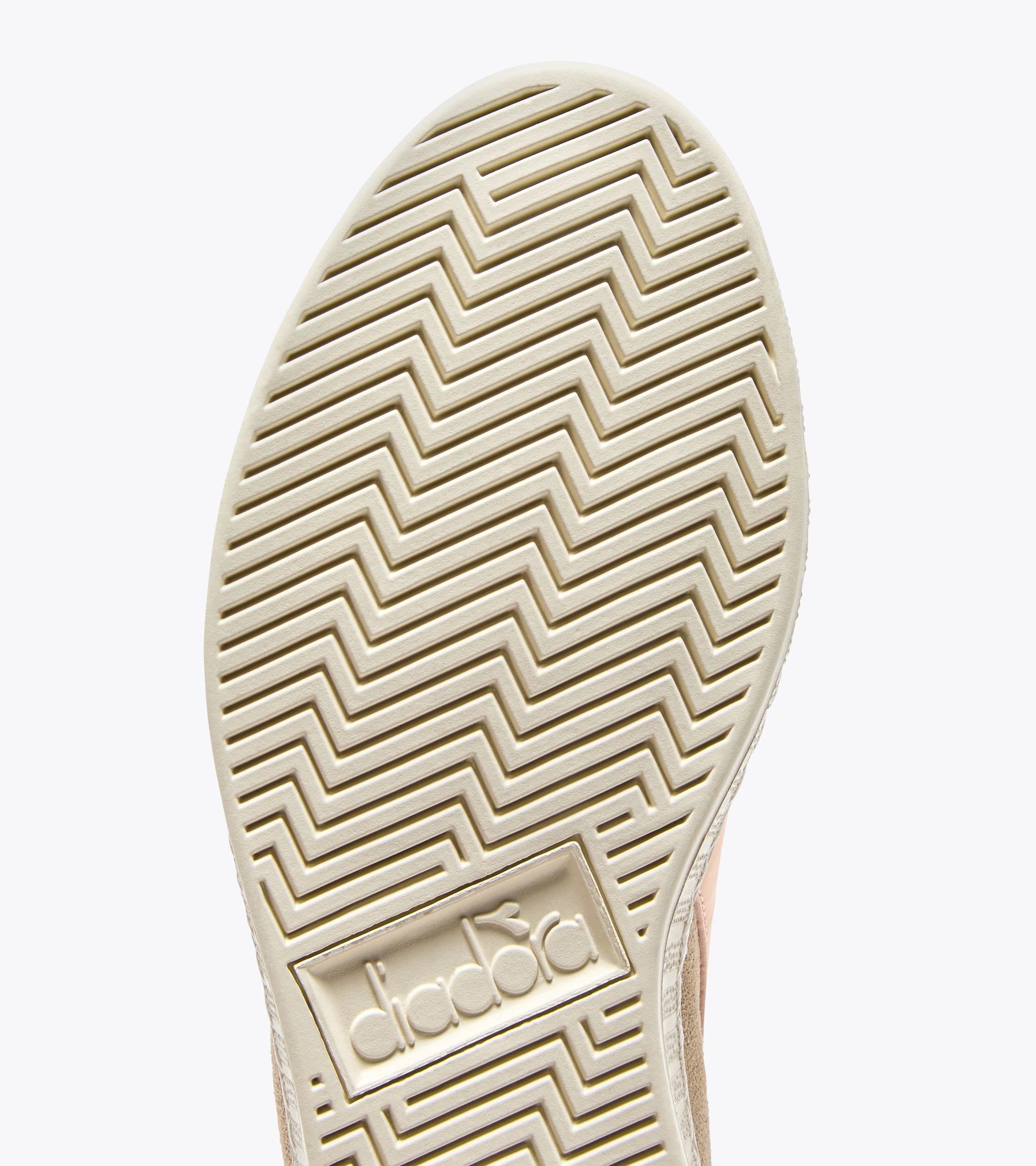 GAME L LOW SUEDE WAXED Product Image