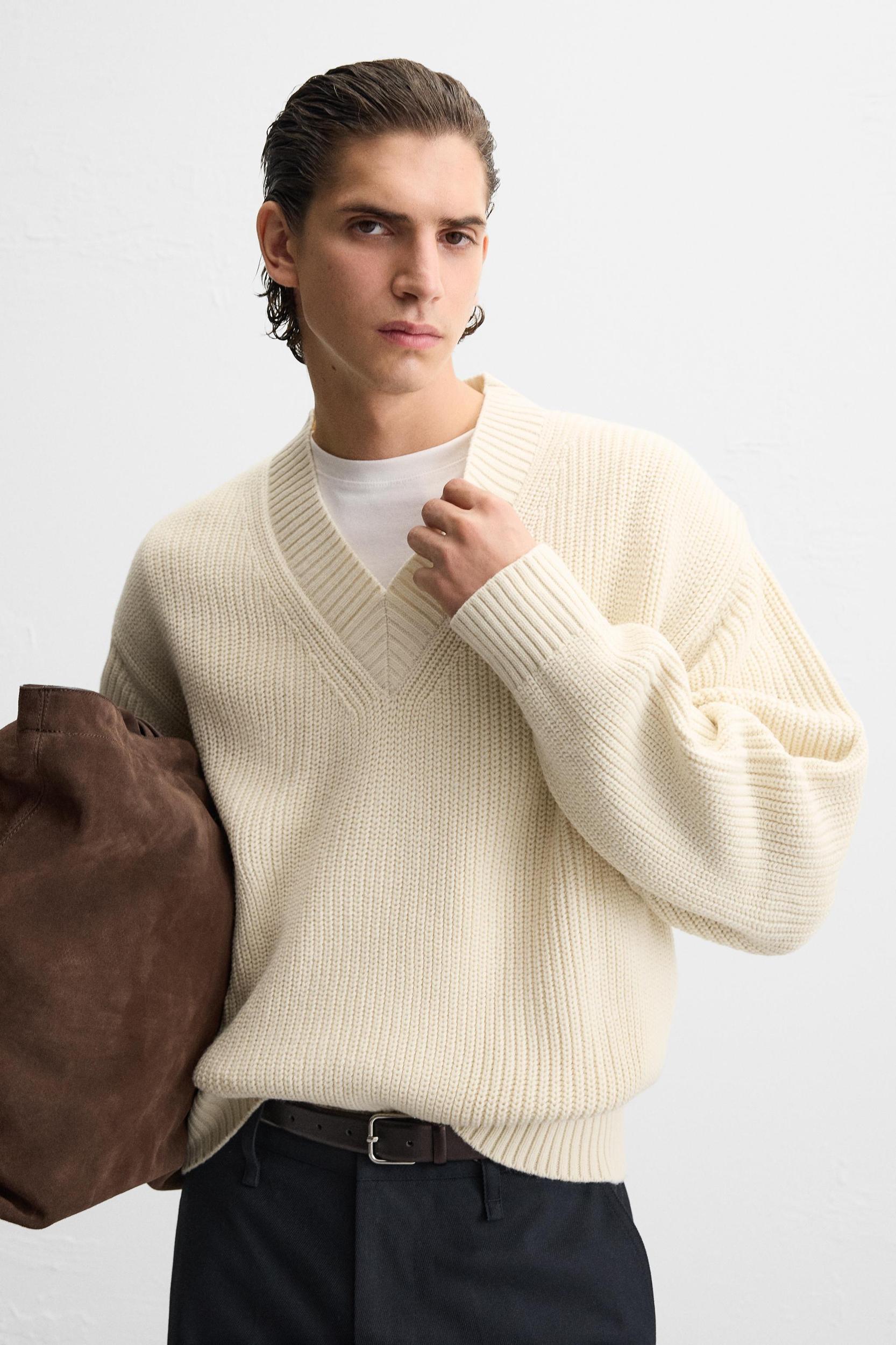 V-NECK STRUCTURED SWEATER Product Image