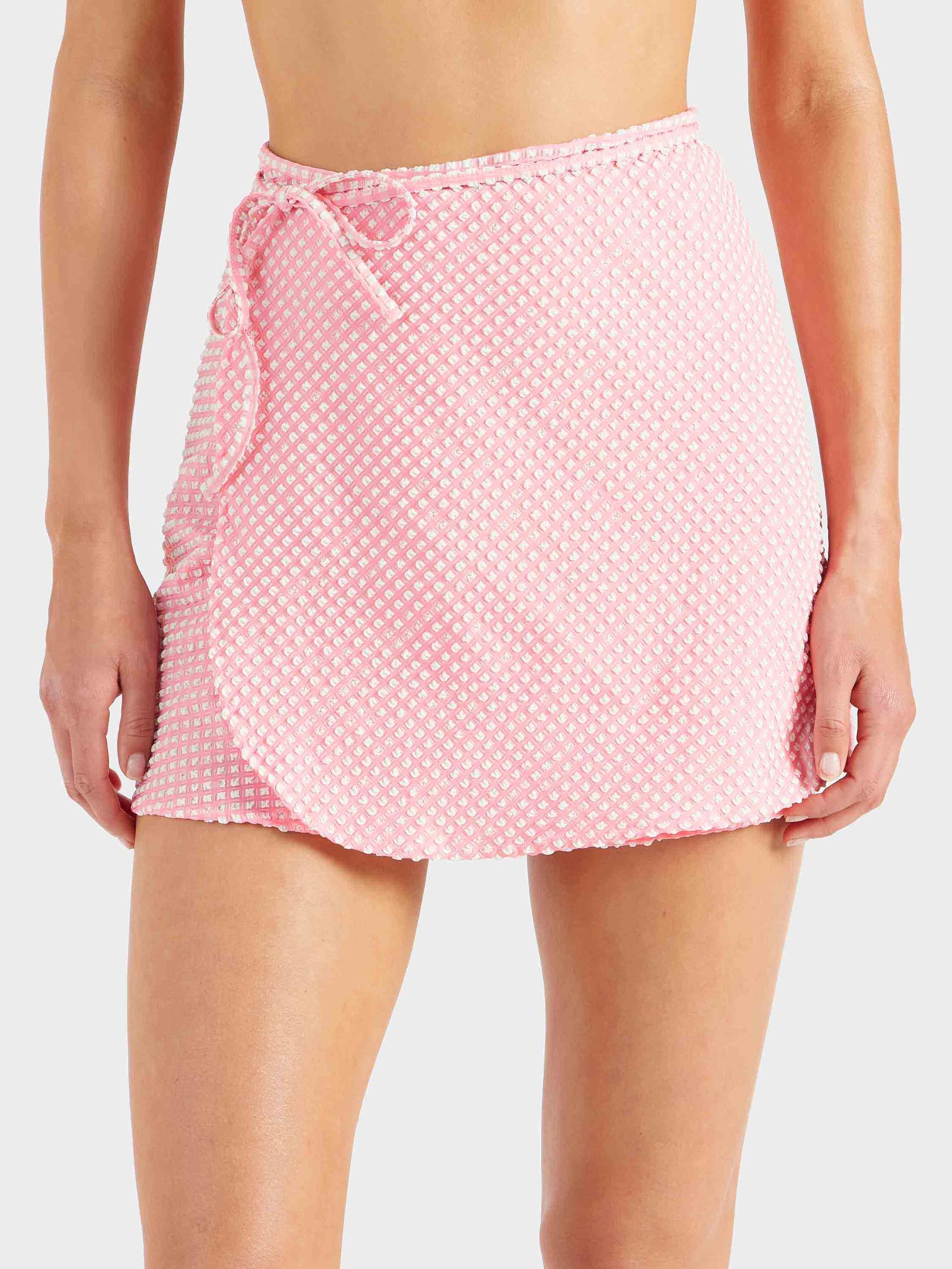 Gingham Seersucker Short Sarong - Milkshake Gingham Product Image
