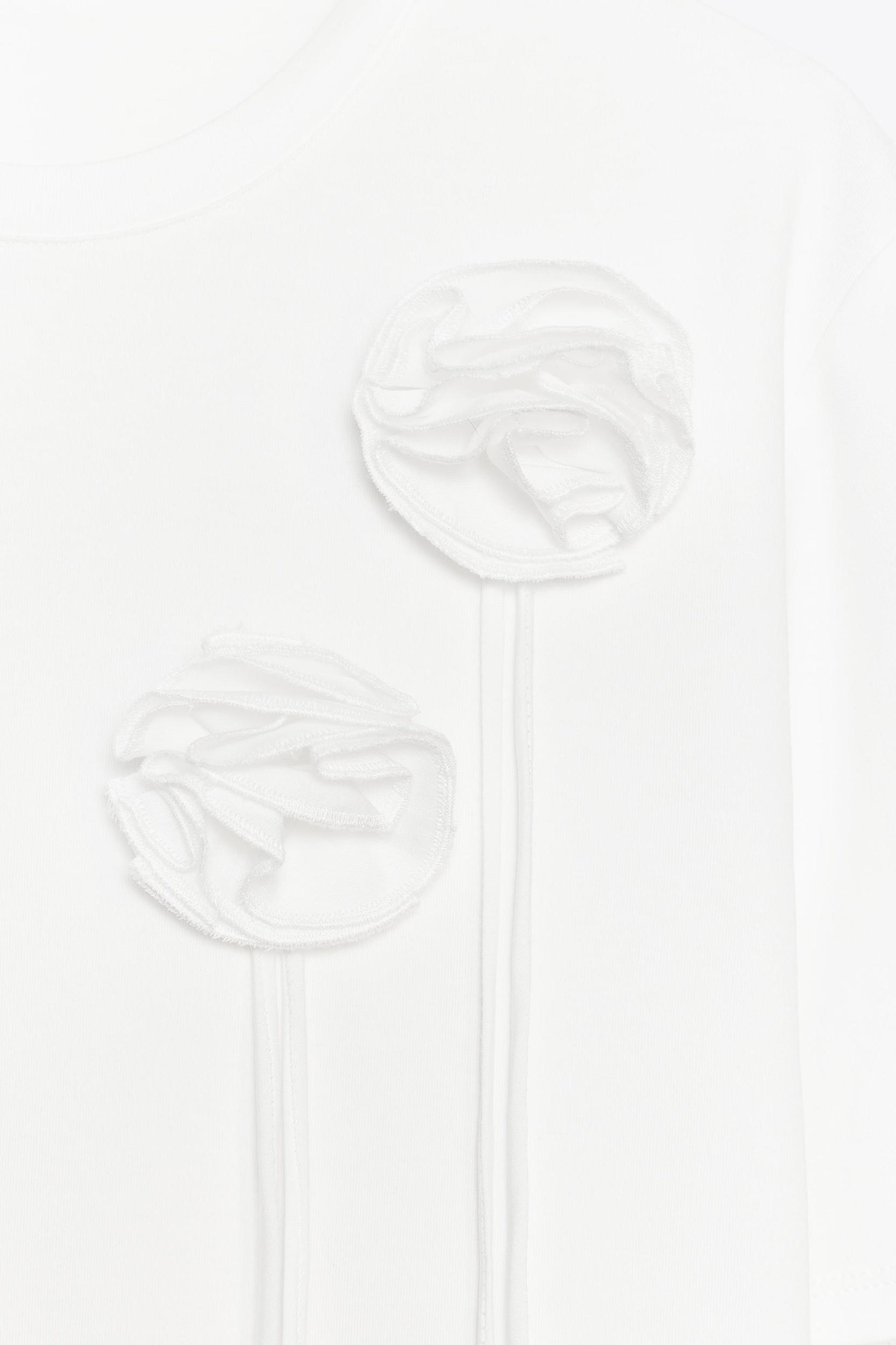 VOLUMINOUS FLORAL T-SHIRT Product Image