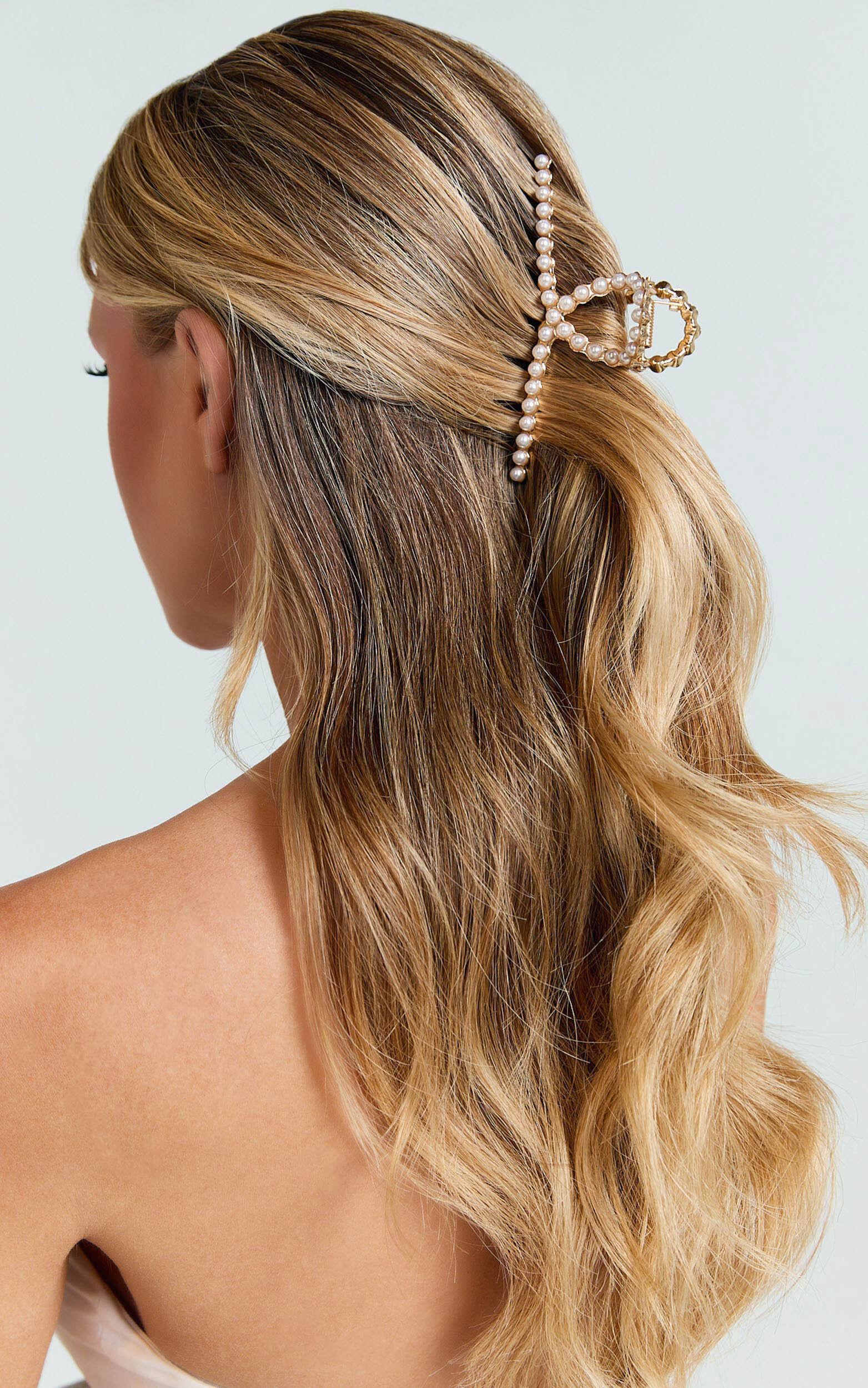 Jenny Clip - Pearl Hair Clip in Gold Product Image