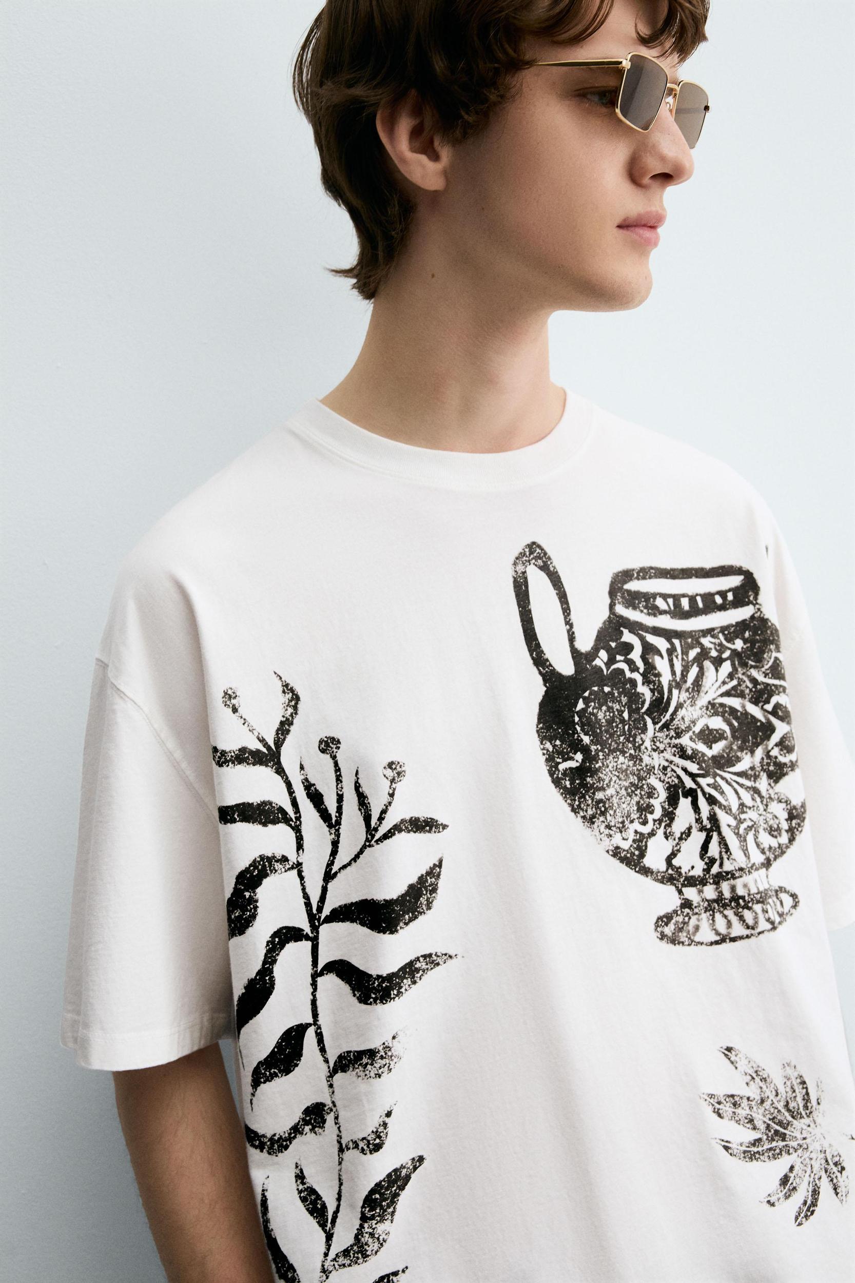 CONTRAST PRINT T-SHIRT Product Image