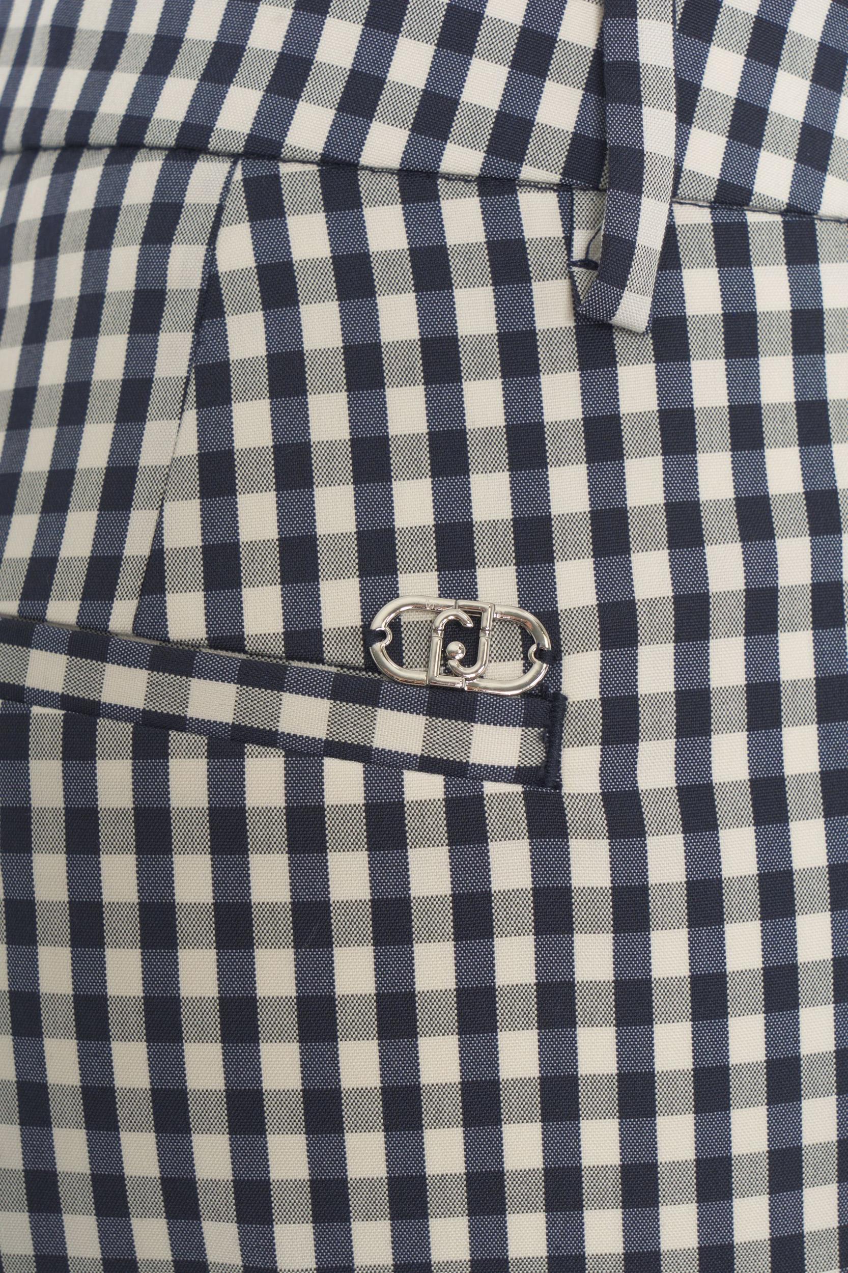 Capri pants Product Image