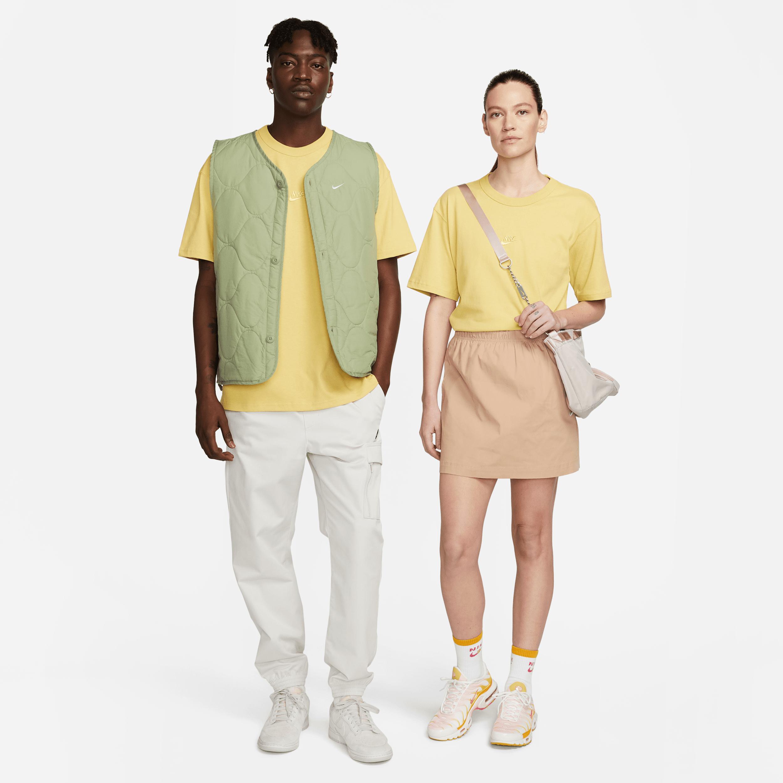 Mens Nike Sportswear Premium Essentials T-Shirt | DO7392-700 Product Image