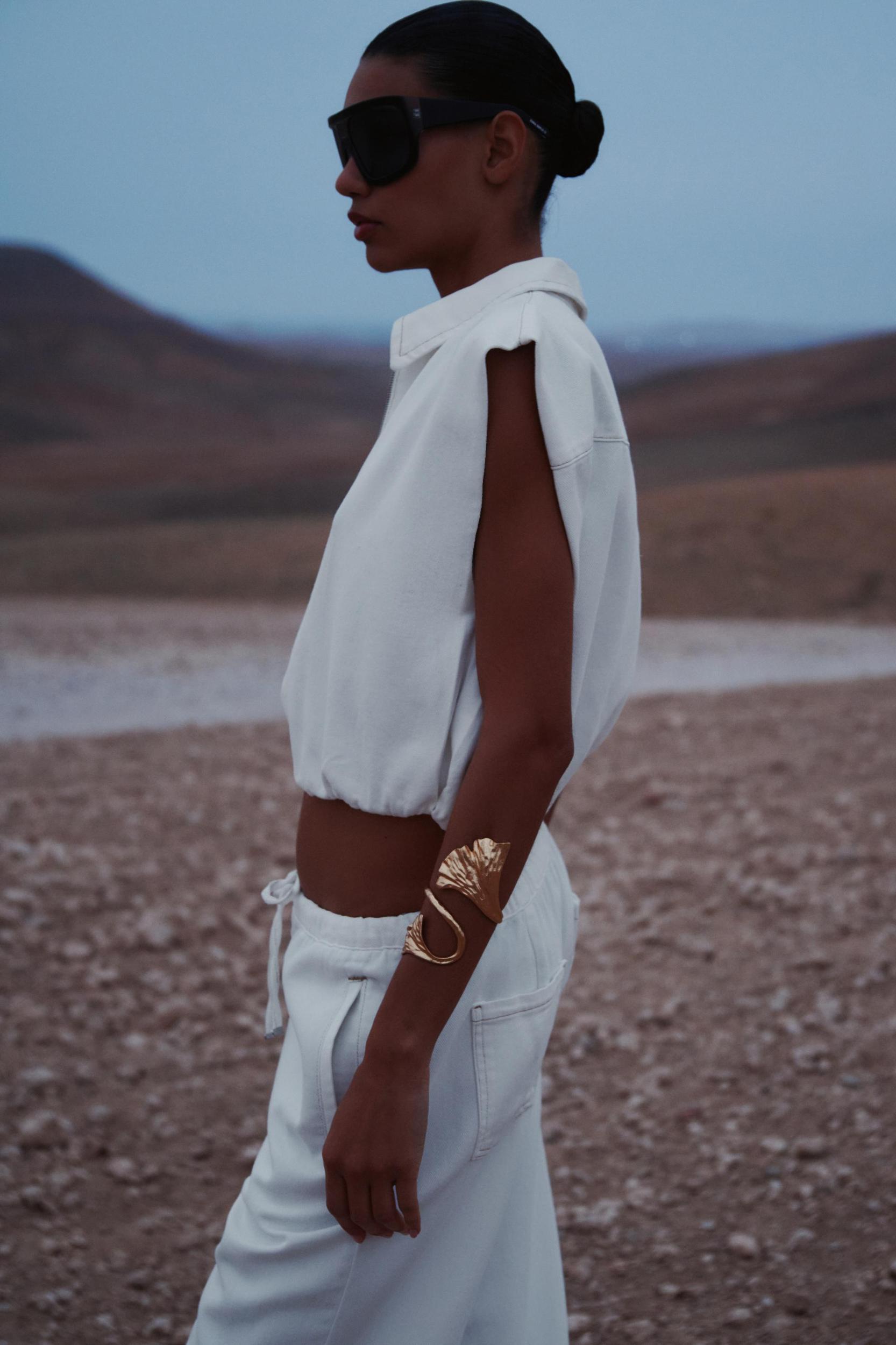 TOPSTITCHING ELASTIC HEM VEST Product Image