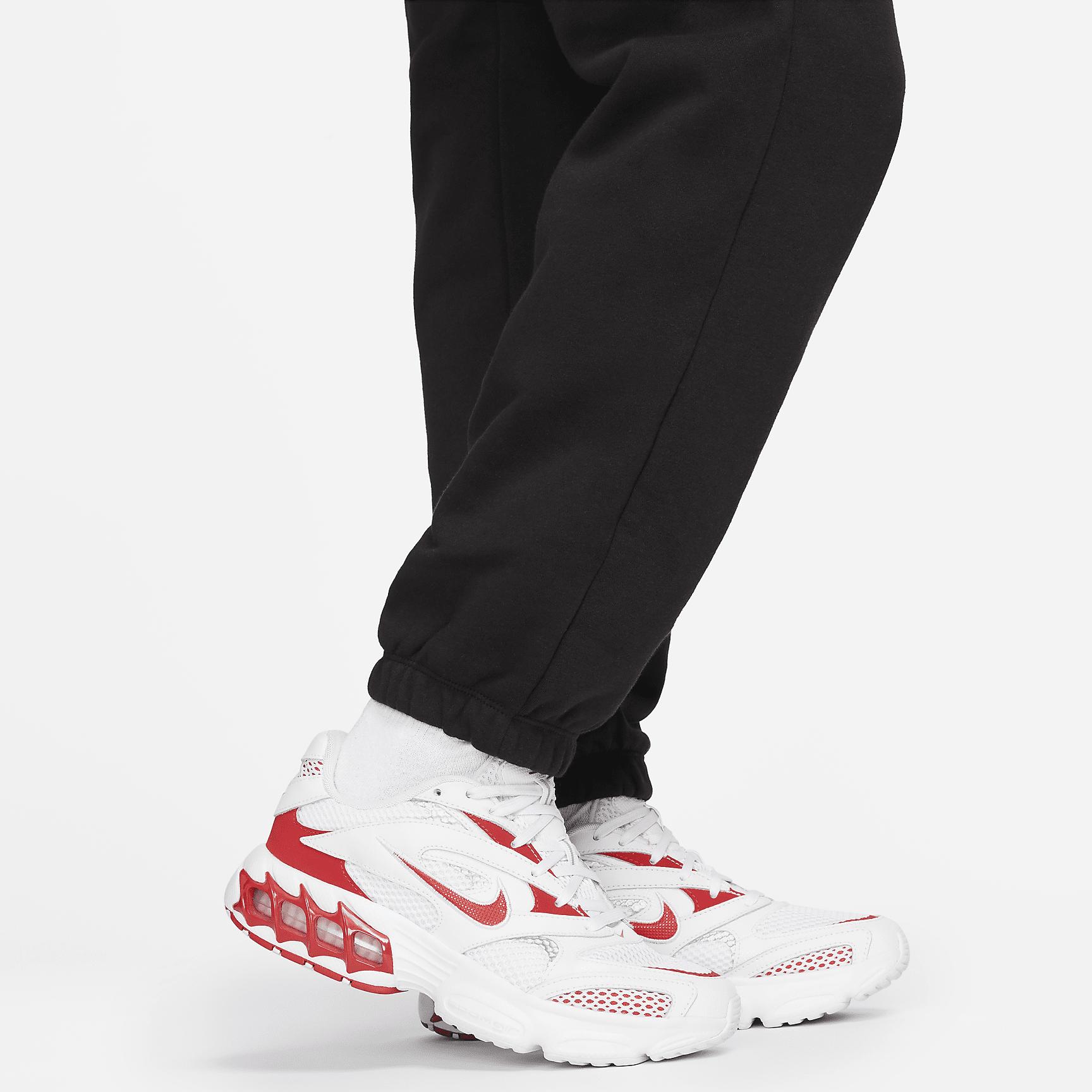 Womens Nike Sportswear Club Fleece Mid-Rise Oversized Cargo Sweatpants | DQ5196-010 Product Image
