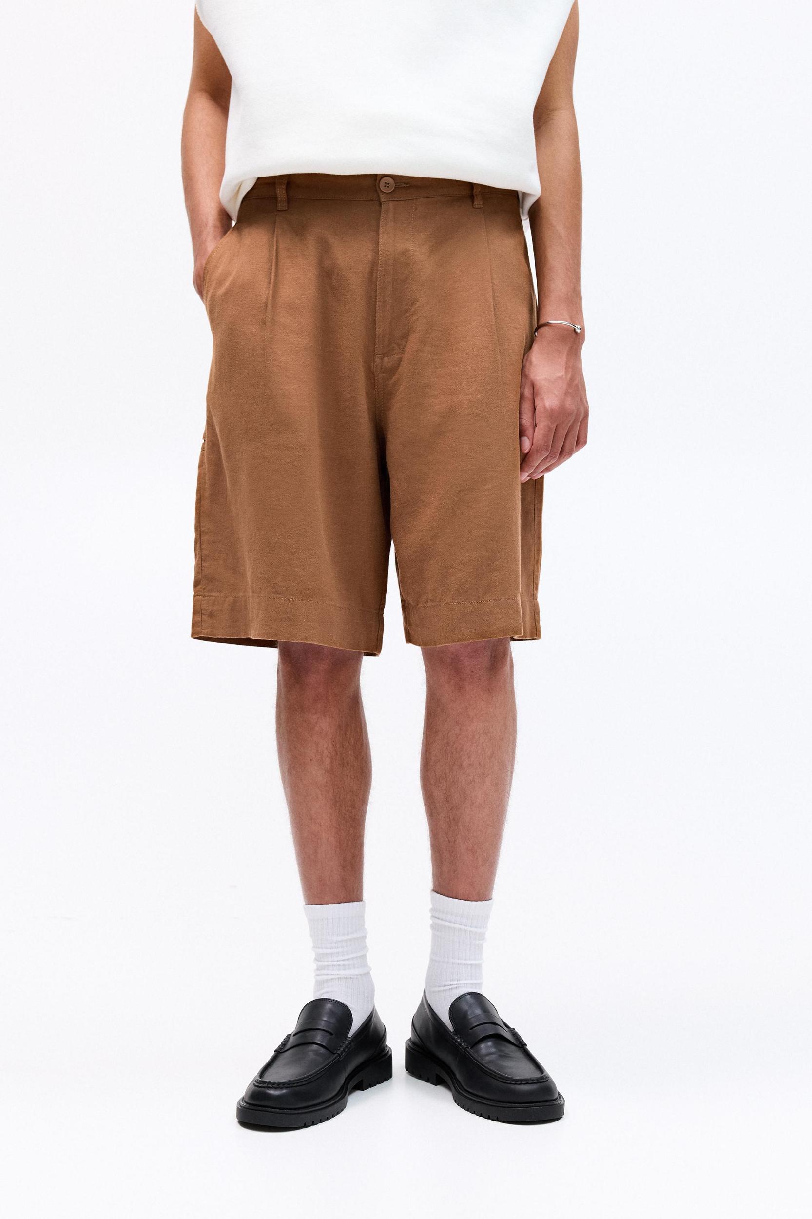 Baggy linen blend Bermuda shorts Product Image