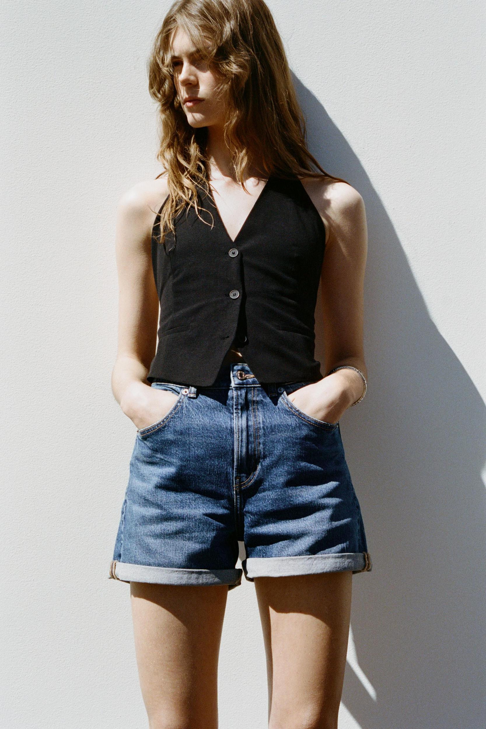 HIGH-WAISTED MOM FIT SHORTS Product Image