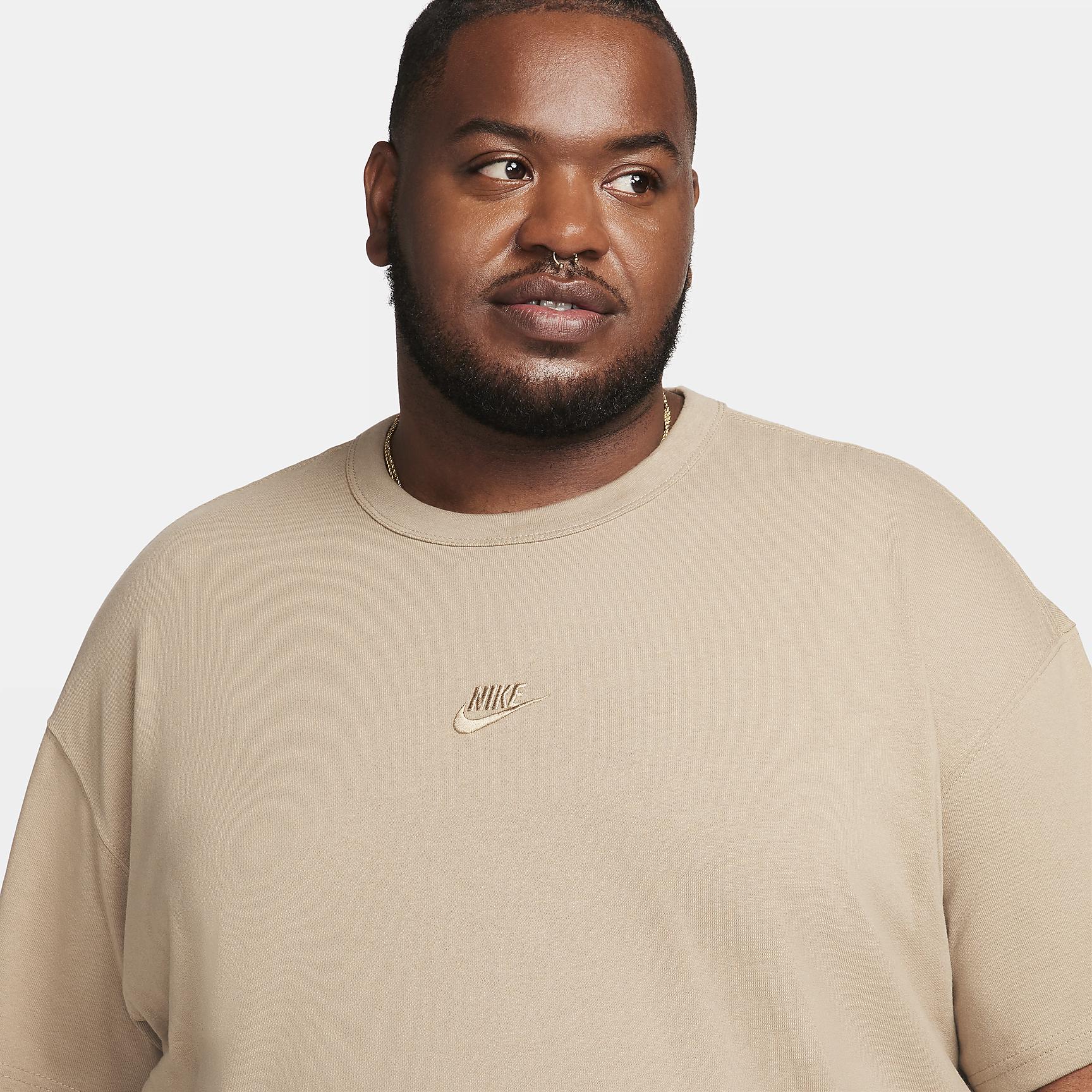 Nike Sportswear Premium Essentials Men's T-Shirt Product Image