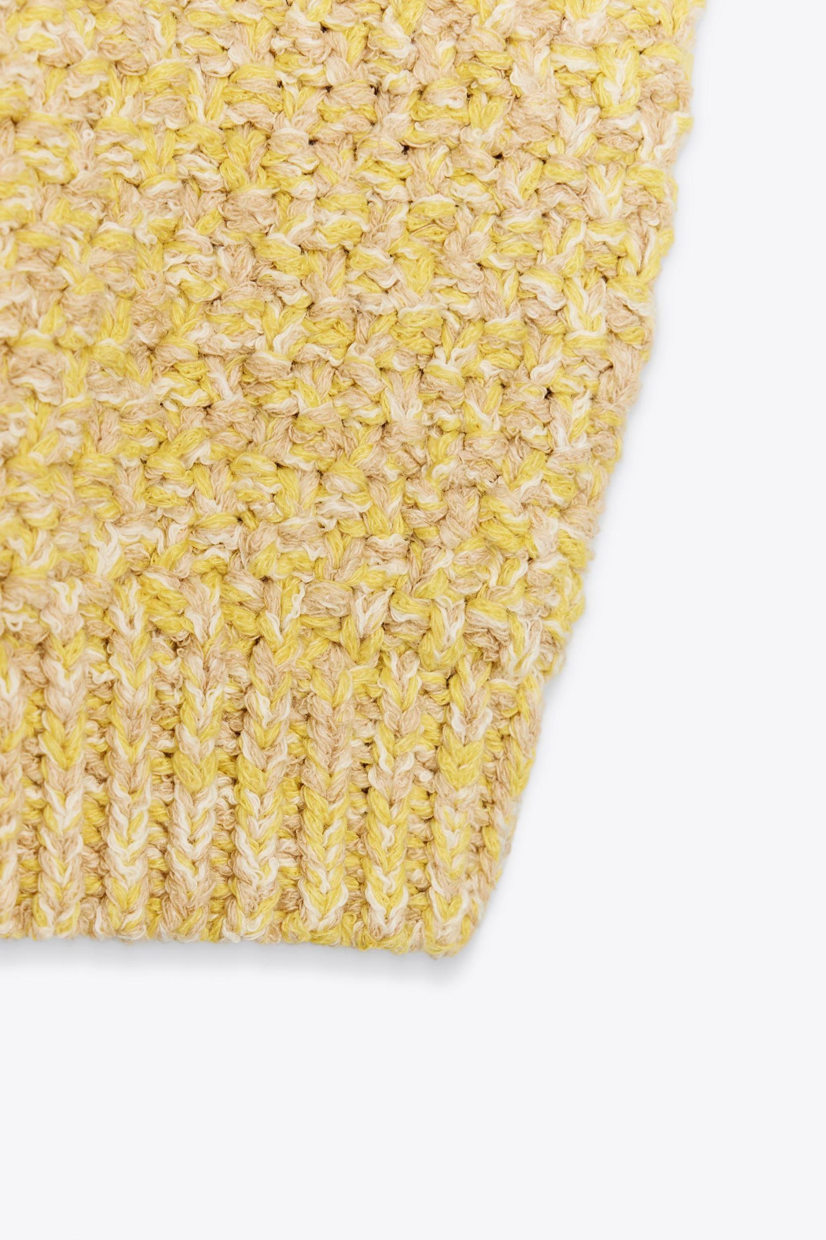 SHORT KNIT TOP Product Image