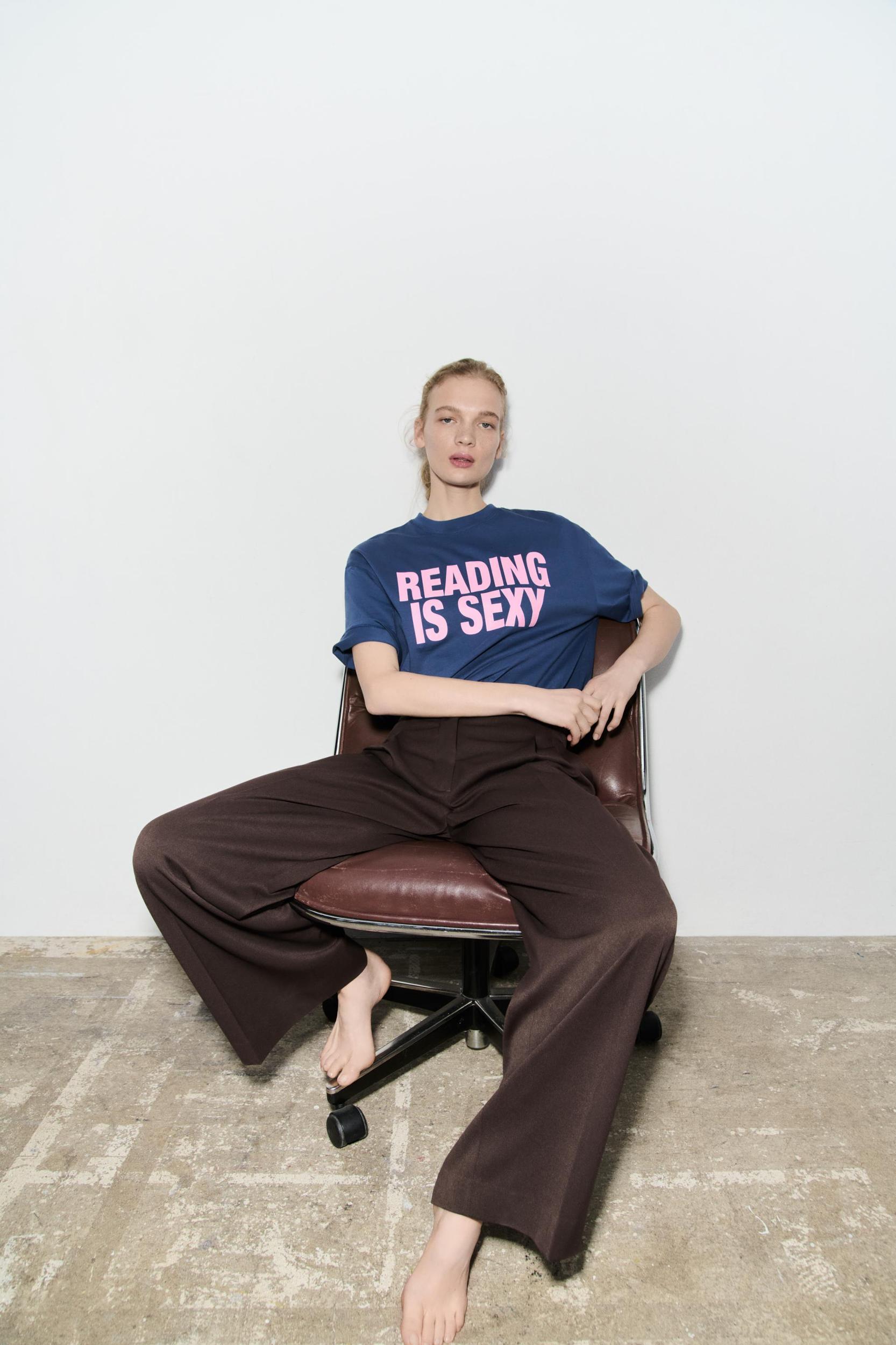 OVERSIZED TEXT T-SHIRT Product Image