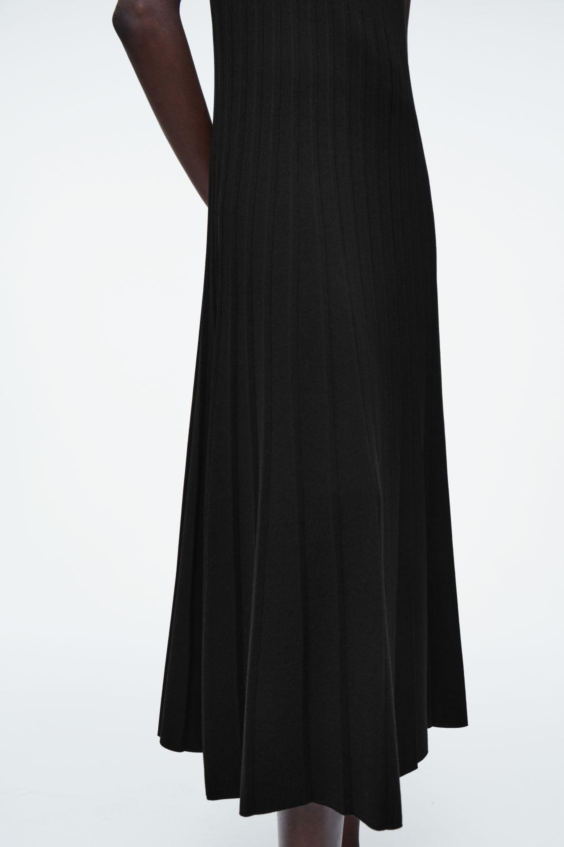KNITTED PLEATED MAXI DRESS Product Image