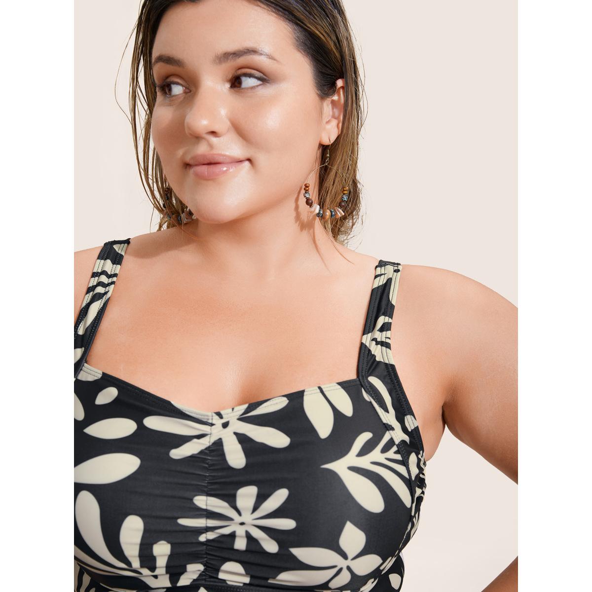Plus Size Natural Flowers Ruched Heart Neckline Swim Top Women's Swimwear Black Beach Gathered High stretch Skinny Heart neckline Curve Swim Tops BloomChic 18-20/2X Product Image