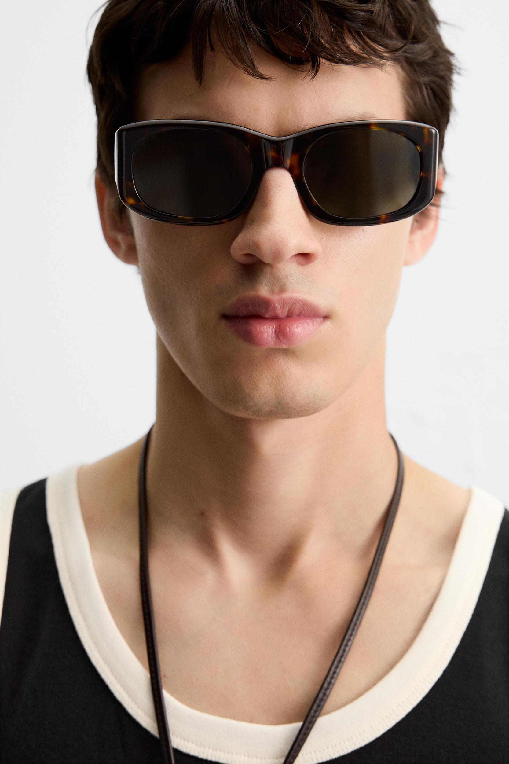 CONTRAST TANK TOP Product Image