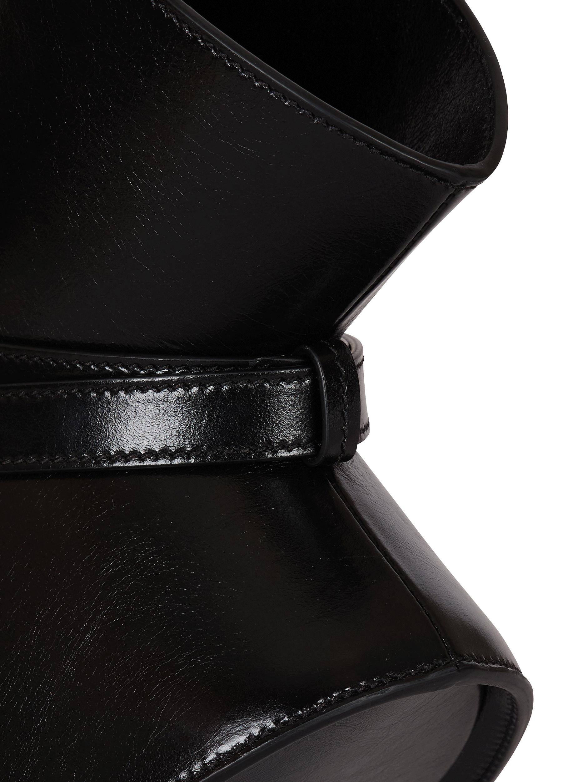 Shuffle Medium bag in leather Product Image