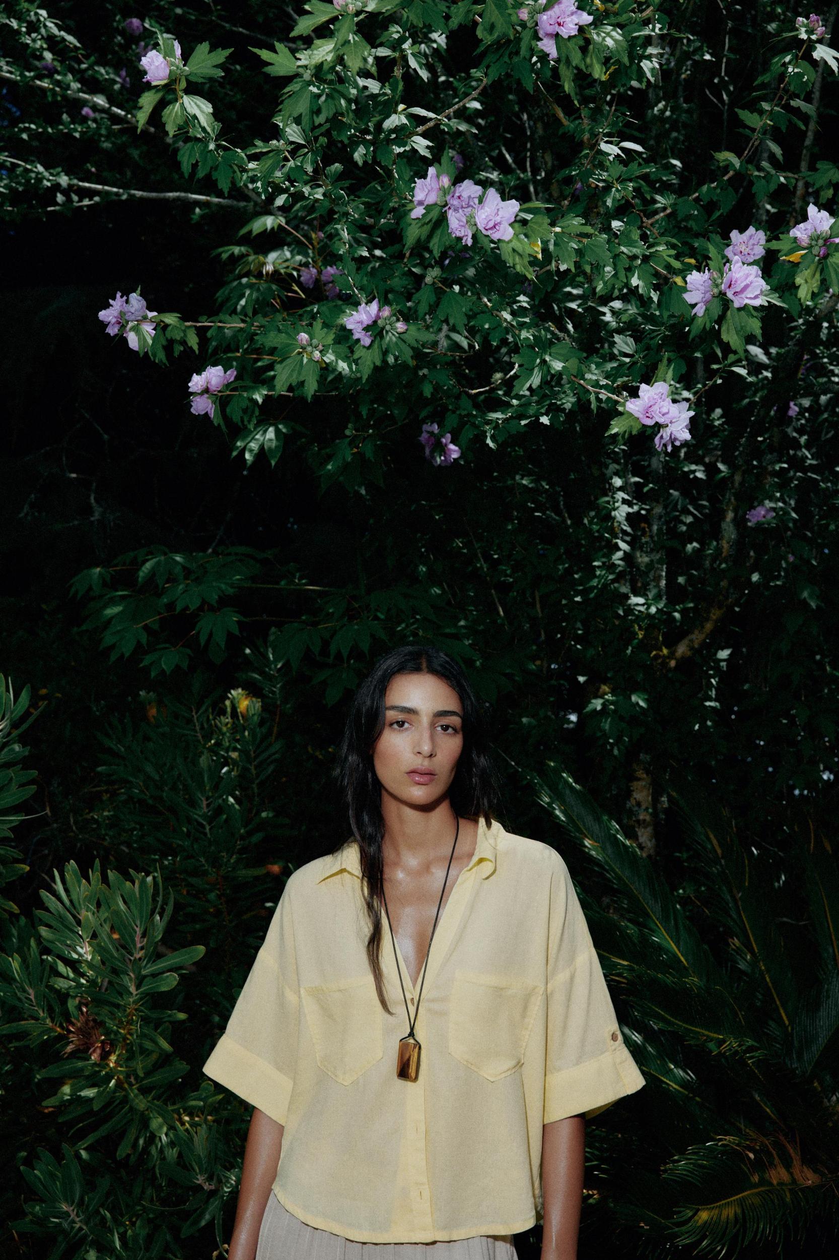 LINEN BLEND CROPPED SHIRT Product Image