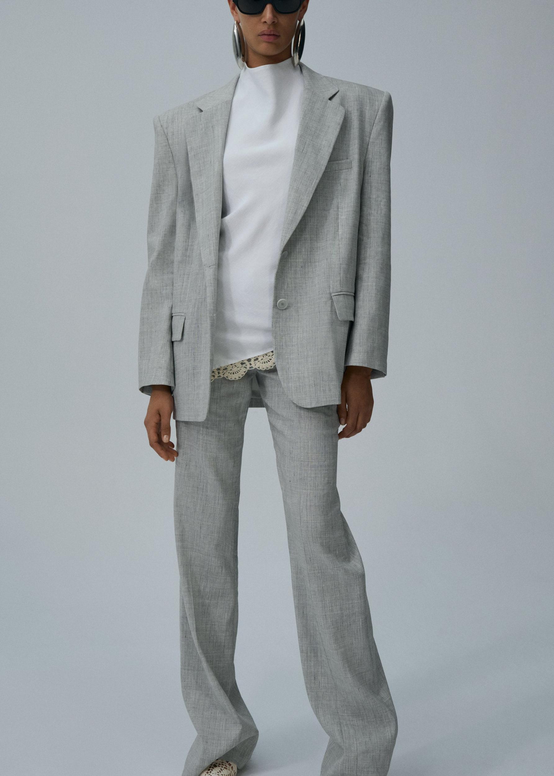 Low waist flare trousers in grey Product Image