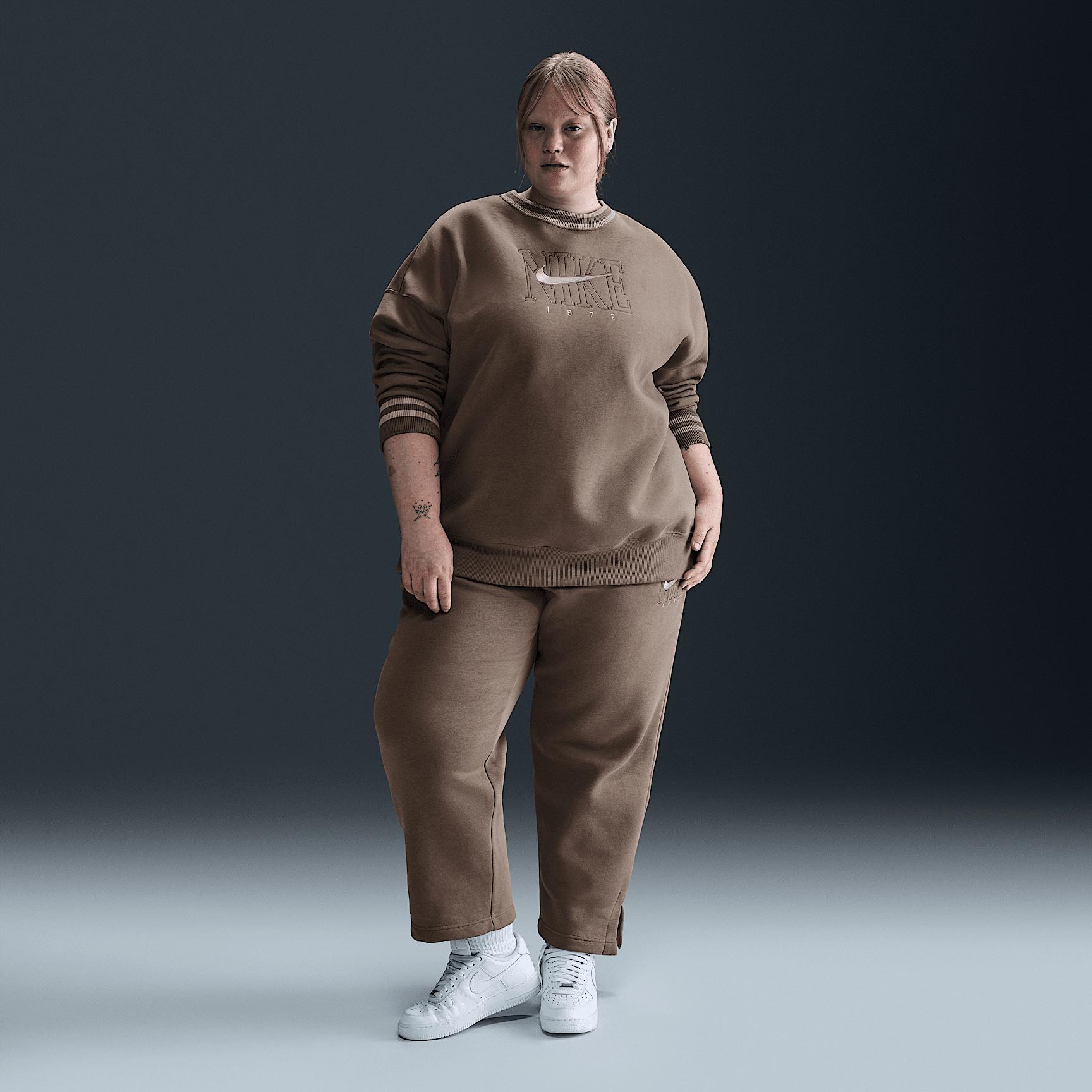 Women's Nike Sportswear Phoenix Fleece Oversized Graphic Crew-Neck Sweatshirt (Plus Size) Product Image