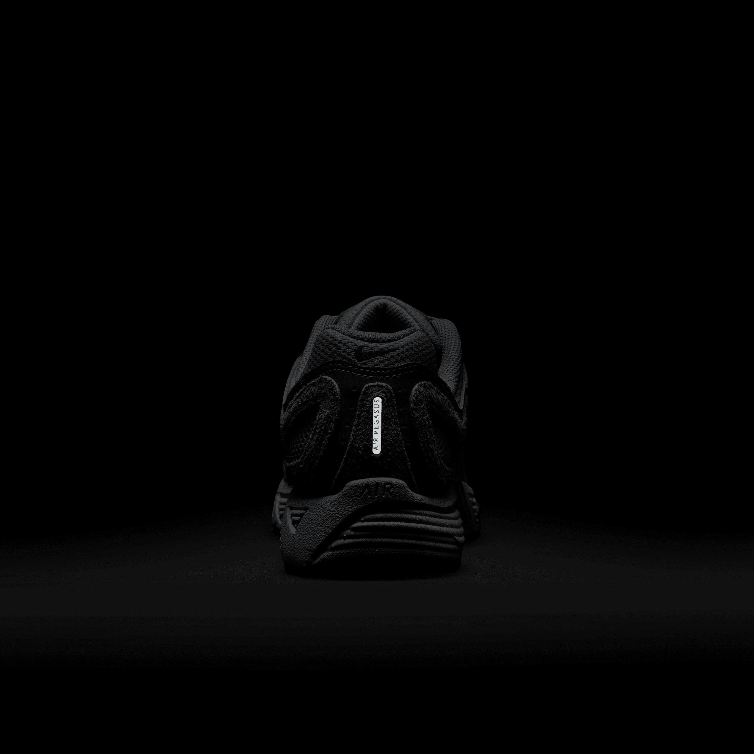 Nike Womens Air Pegasus 2005 Shoes | HQ1675-100 Product Image