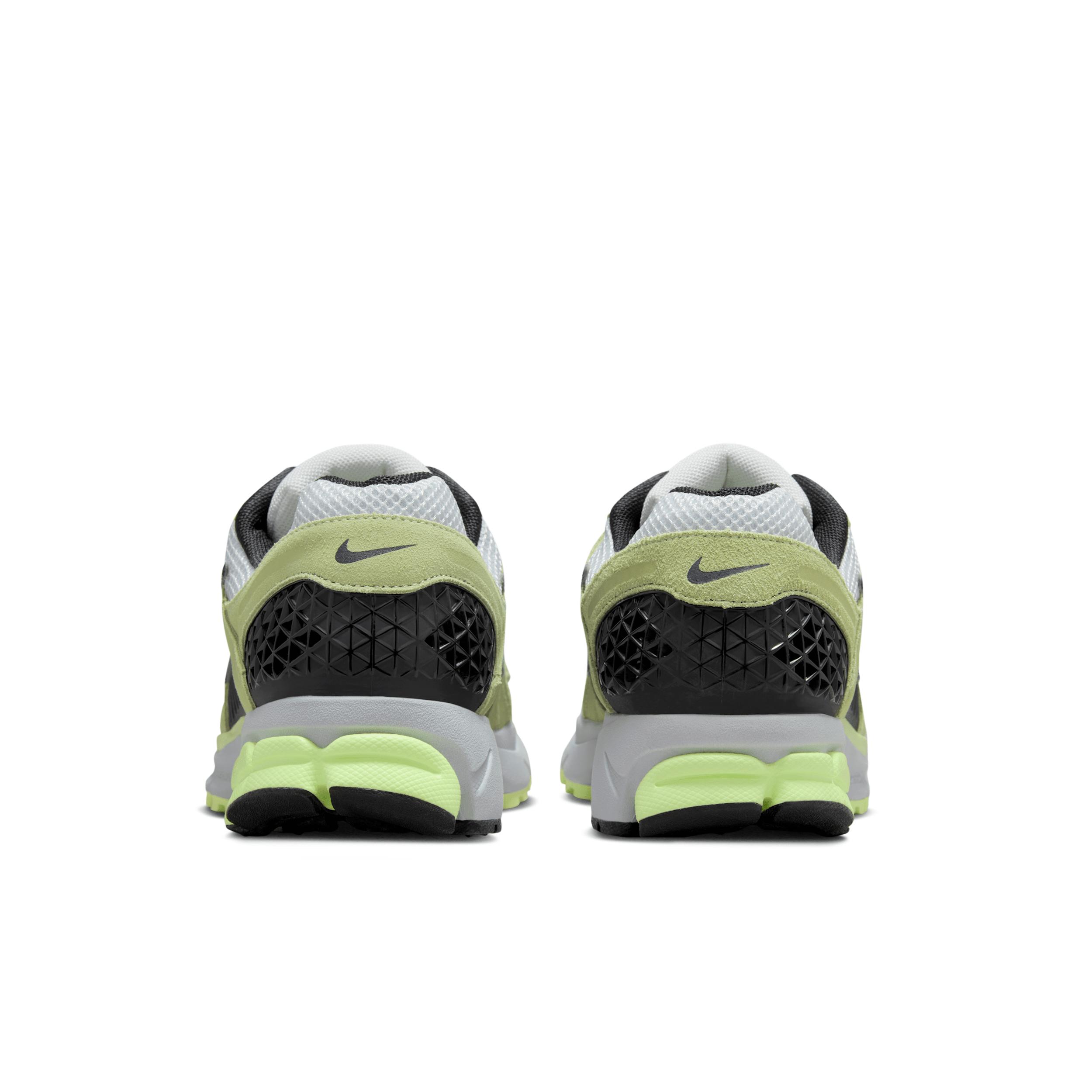 Nike Men's Zoom Vomero 5 Shoes Product Image