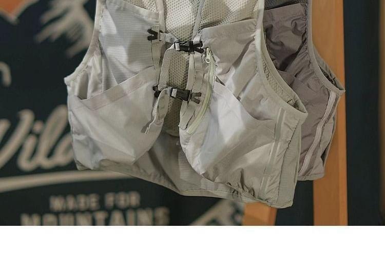 V-Neck Panel Mesh Crop Buckle Cargo Vest Product Image